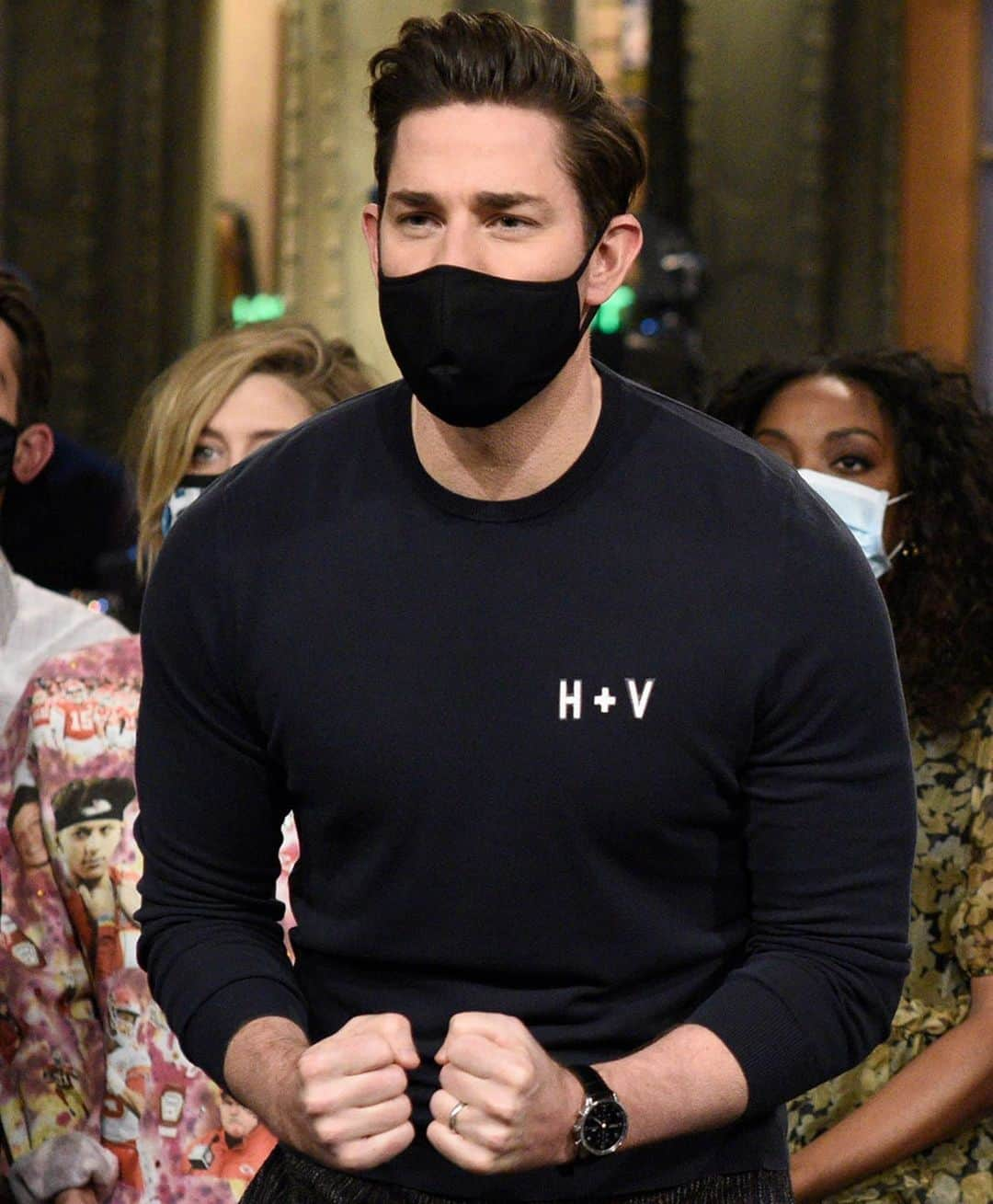 Just Jaredさんのインスタグラム写真 - (Just JaredInstagram)「@johnkrasinski wears a shirt with daughters Hazel & Violet’s initials monogrammed on it while hosting @nbcsnl! #JohnKrasinski #SNL Photo: NBC」2月1日 15時17分 - justjared