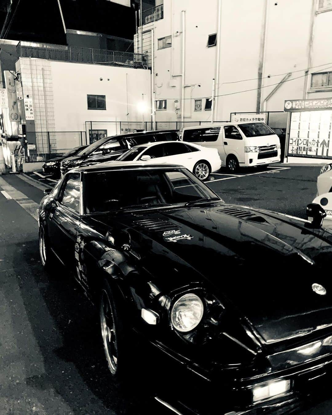 金子昇さんのインスタグラム写真 - (金子昇Instagram)「円山町と愛車。エロいやろ🤩  #フェアレディZ #130z  #渋谷 #円山町 #金子昇 #カネコトバ #こんな夜にお前に乗れてるなんて」2月1日 15時15分 - noboru_kaneko_official