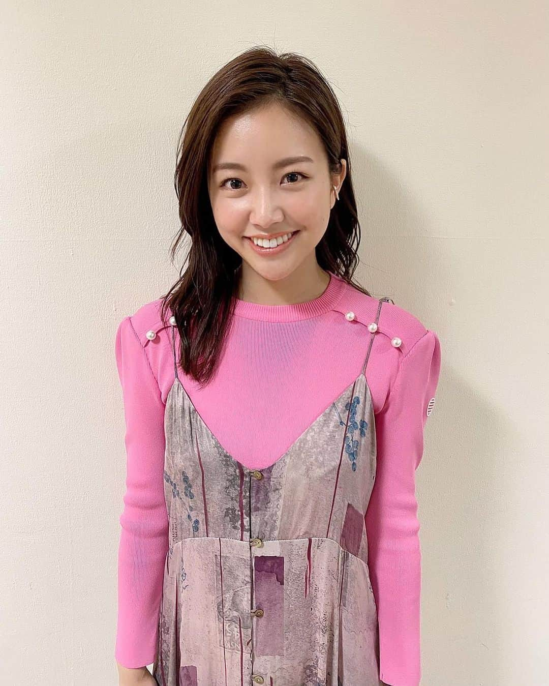 中川絵美里さんのインスタグラム写真 - (中川絵美里Instagram)「👗﻿ NHK Eテレ「RouTube」衣装。﻿ 可愛いスタジオセットに合わせて 普段あまり着ない色を選んでみました📍 放送は今夜です。﻿ ﻿ ▷tops﻿ @bordersatbalcony_official  ▷one-piece﻿ @nagisa_tokyo  ▷shoes﻿ @dianashoespress  ▷accessory﻿ @knowhowjewelry   #NHK#Eテレ#衣装」2月1日 15時22分 - emiri_nakagawa