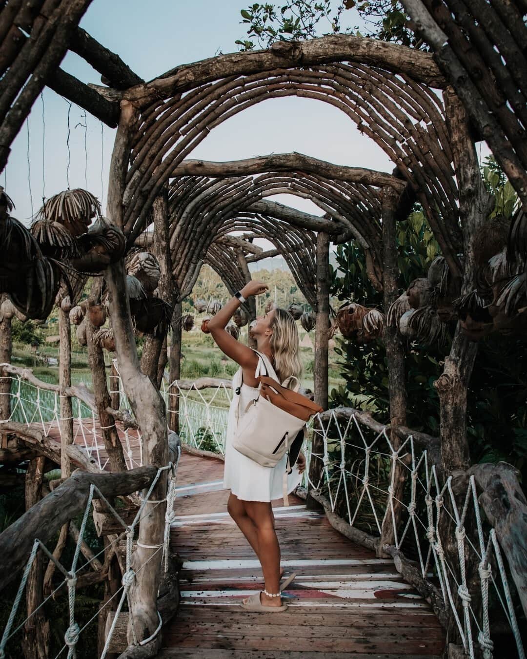 Kapten & Sonさんのインスタグラム写真 - (Kapten & SonInstagram)「'Please let us be able to travel soon.' 🌿 @kacenni exploring Bali with our backpack Aarhus "Cream Amber". 🧡  #bekapten #kaptenandson⁠ .⁠ .⁠ .⁠ #backpack #aarhus #onthego #weekend #exploring #travel #adventure #trips #bali #style #fashion #ootd #inspo #inspiration」2月1日 15時30分 - kaptenandson