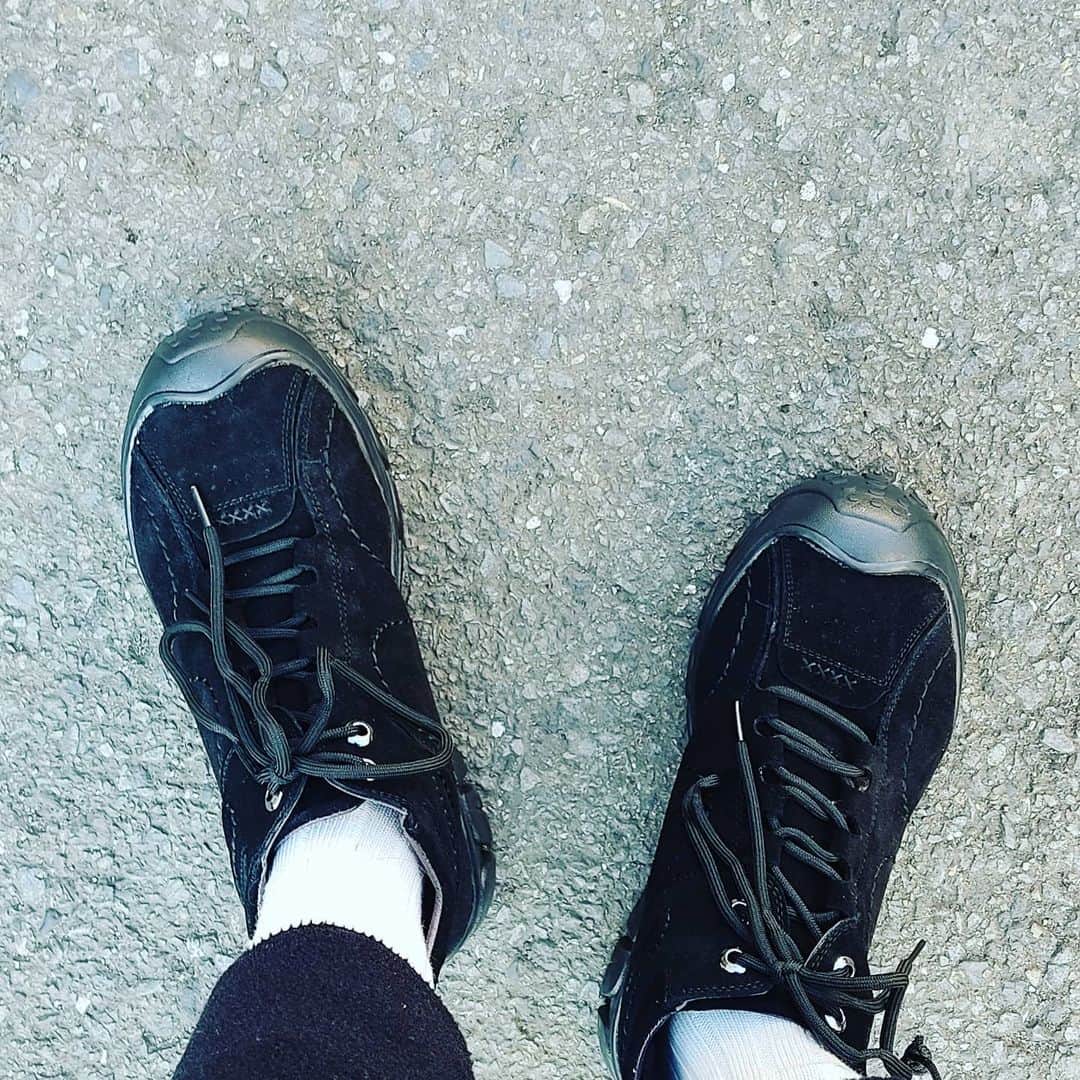 越中睦士さんのインスタグラム写真 - (越中睦士Instagram)「仕事用に買った靴 プライベートで履こうとしたら 重過ぎて、 軽いのに履き替えた👞」2月1日 15時33分 - makotokoshinaka
