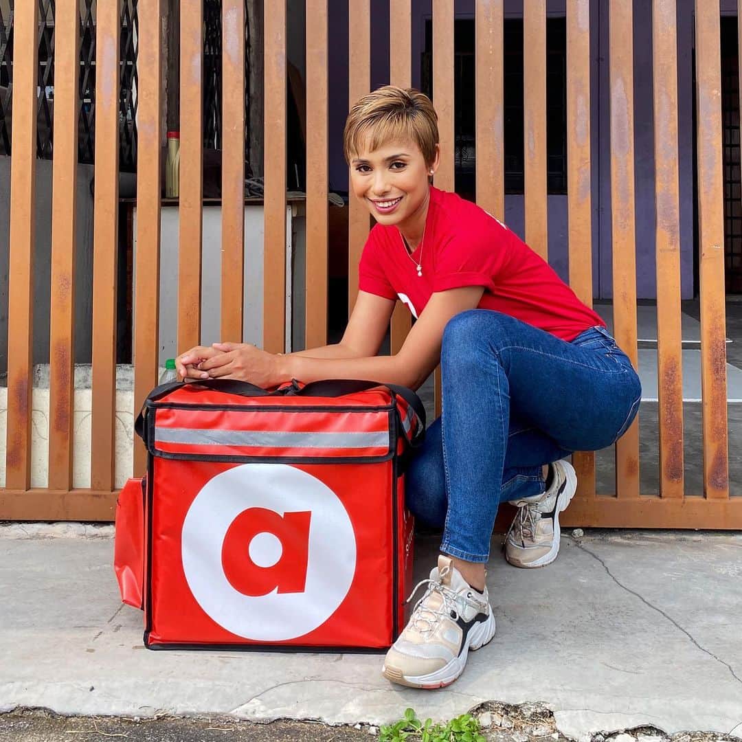 エアアジアのインスタグラム：「Did you know that you can now enjoy UNLIMITED FREE DELIVERY* on @airasiashop, @airasiafood, & @airasiafresh at airasia delivers and be part of the RED Hot Delivery Squad?   Join us and be part of an awesome family giving only the best benefits an airasia Allstar could ever ask for! Register now and work with us as we paint not only the skies red but also the streets!  __________ *Promo is applicable in Klang Valley only. Launching in more cities soon. Stay tuned. For Food: Unlimited Free Deliveries for ALL across Food (up to 15km); Fresh: Use STAYHOME promo code and min. RM30 spend, no distance limitation; and for Shop: min. RM30 spend, no distance limitation.」
