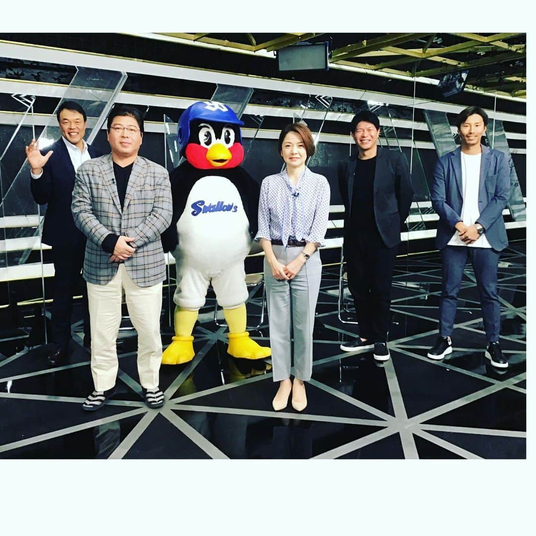 西山喜久恵さんのインスタグラム写真 - (西山喜久恵Instagram)「⚾️ プロ野球のキャンプが始まり、 私の友人つば九郎もキャンプインしました‼️ つば九郎とは、20年来の付き合いで、 最近では、「つば九郎のカンペＤＥトーク」という番組でコンビを組んでいます❗️ ヤクルトの黄金時代を築いたレジェンドを迎え、 つば九郎🐧がカンペでズバッと切り込んで インタビューしていますので、 是非ご覧下さい。 10分間の番組ですが、私はほぼ笑っています。  #つば九郎 #つば九郎のカンペＤＥトーク #フジテレビNEXT #内藤尚行 #川崎憲次郎  #真中満 #上田剛史 #プロ野球きょうキャンプイン」2月1日 15時56分 - kikue_nishiyama