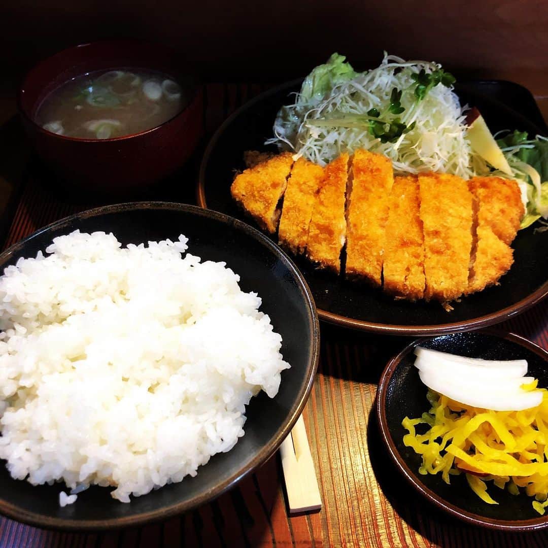 太田雄貴のインスタグラム：「田舎のトンカツ屋🐷」