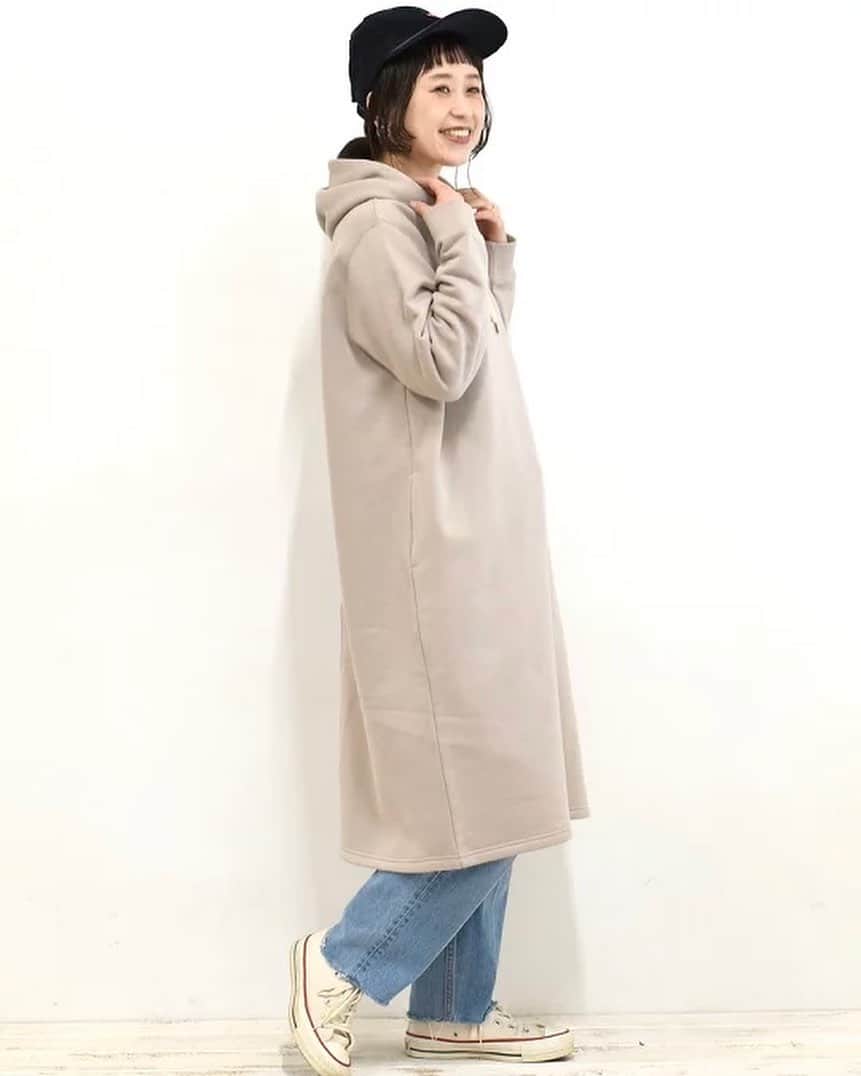 HEART MARKET (ハートマーケット)さんのインスタグラム写真 - (HEART MARKET (ハートマーケット)Instagram)「. . ♡おすすめアイテム♡ #lf2101052 裏起毛パーカーワンピース . 2,900円+tax . model：Aui 154cm quality：本体(表面) 綿 100 % 本体(裏面) ポリエステル 65 % 綿 35 % 別布部分 綿 100 % リブ 綿 95 % ポリウレタン 5 % . 裏起毛であったかパーカーワンピース♪カジュアルにもナチュラルにも決まるアイテムです。レギンスとの合わせももちろん、スキニーパンツやワイドパンツとの合わせもおすすめです。 . ☟プロフィールはこちらからチェック @heartmarket . #ハートマーケット#ハトマ #今日のコーデに笑顔をプラス#ファッション#fashion#ootd#hm_ayuコーデ#hm_miriコーデ#デニム#綿#カジュアル#ナチュラル」2月1日 21時37分 - heartmarket