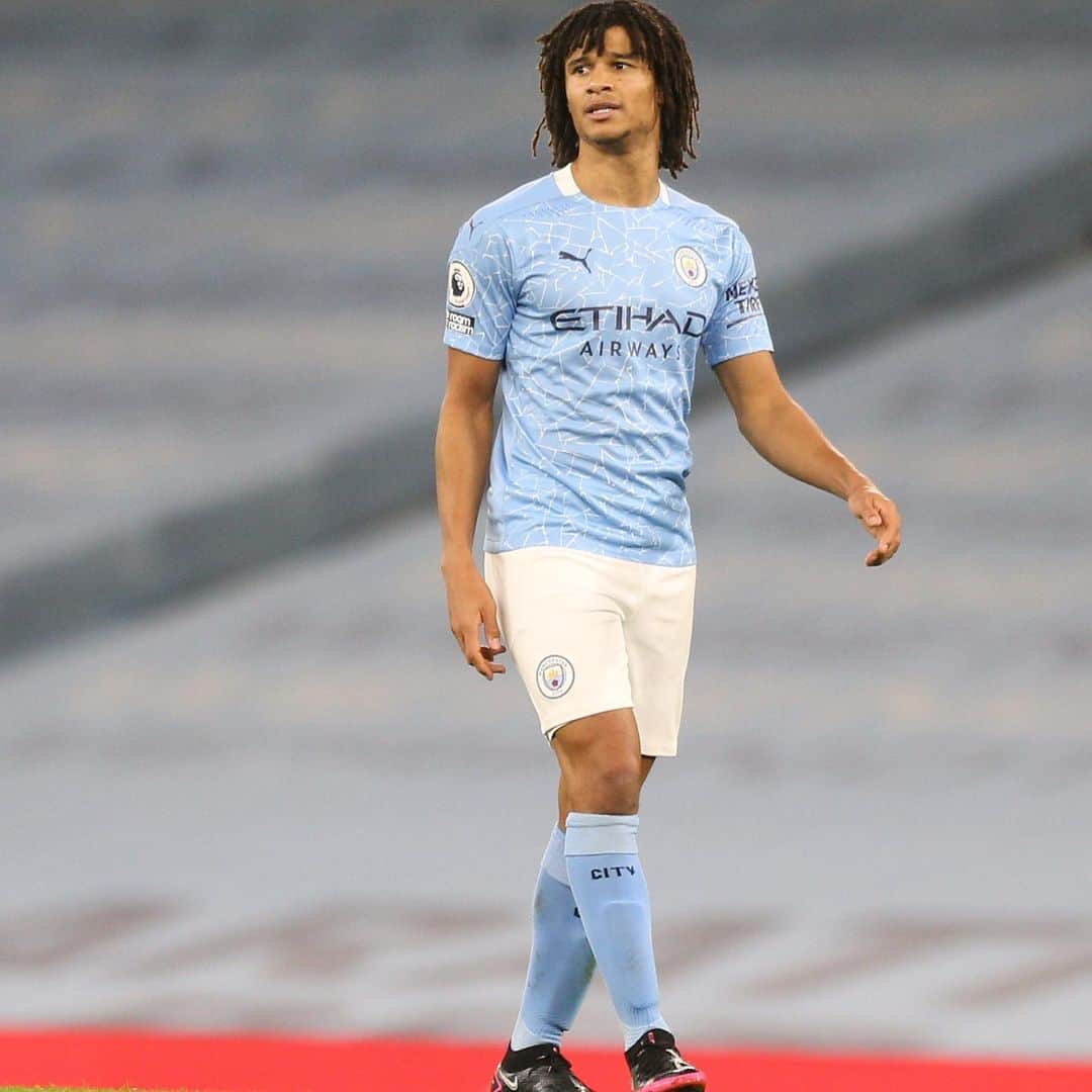 ナタン・アケのインスタグラム：「Been very frustrated with my injury but doing everything i can to get back as soon as possible🙏🏾💙」