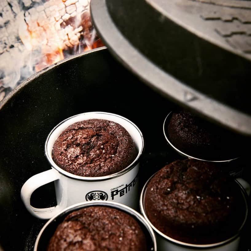 UNBY GENERAL GOODS STOREのインスタグラム：「So Happy chocolate color. チョコレートとご一緒に🍫 気の利いた小物ご用意しました。 いよいよ、本日から2月になりました！ 2月14日まで、素敵な女性のみなさまの味方になるべく、ストーリー上にて ご質問コーナーを設置しております😘 バレンタインデーを、ちょっと彩るUNBY のアイテムたちをご紹介します！アウトドアアイテムでチョコを使ったレシピもおしゃれ。 せっかくの行事ですから、楽しんでまいりましょう！ . . . . .  . #as2ov #バレンタインデー #unby #valentine #valentineday #ギフト  #petromax #ペドロマックス #アウトドアバレンタイン  @as2ov」