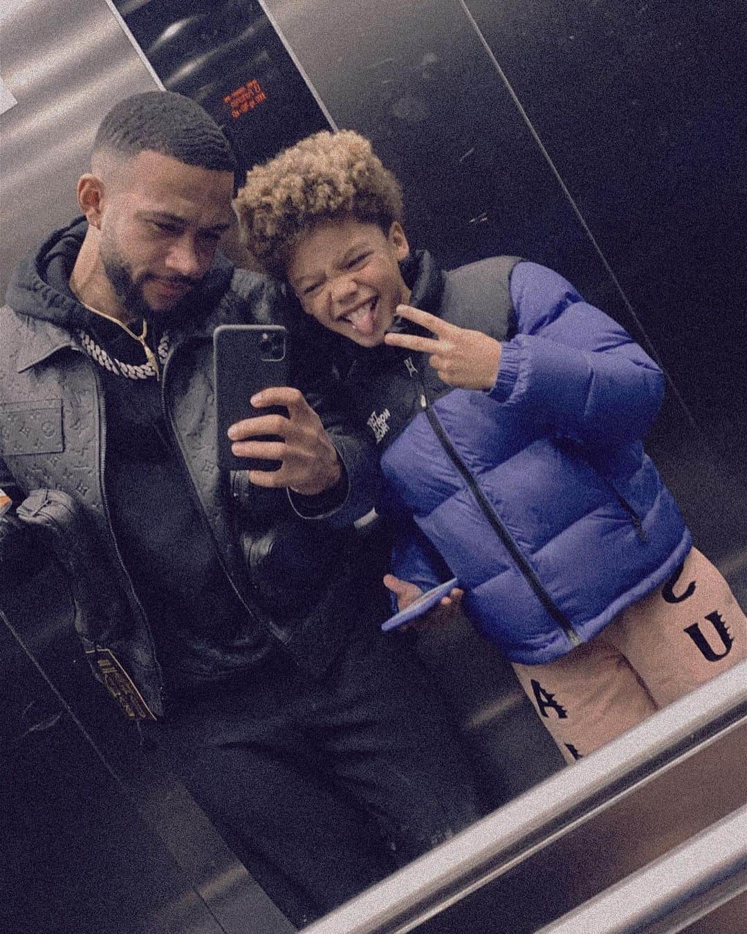 メンフィス・デパイのインスタグラム：「Mad Love for my Lil Fish」