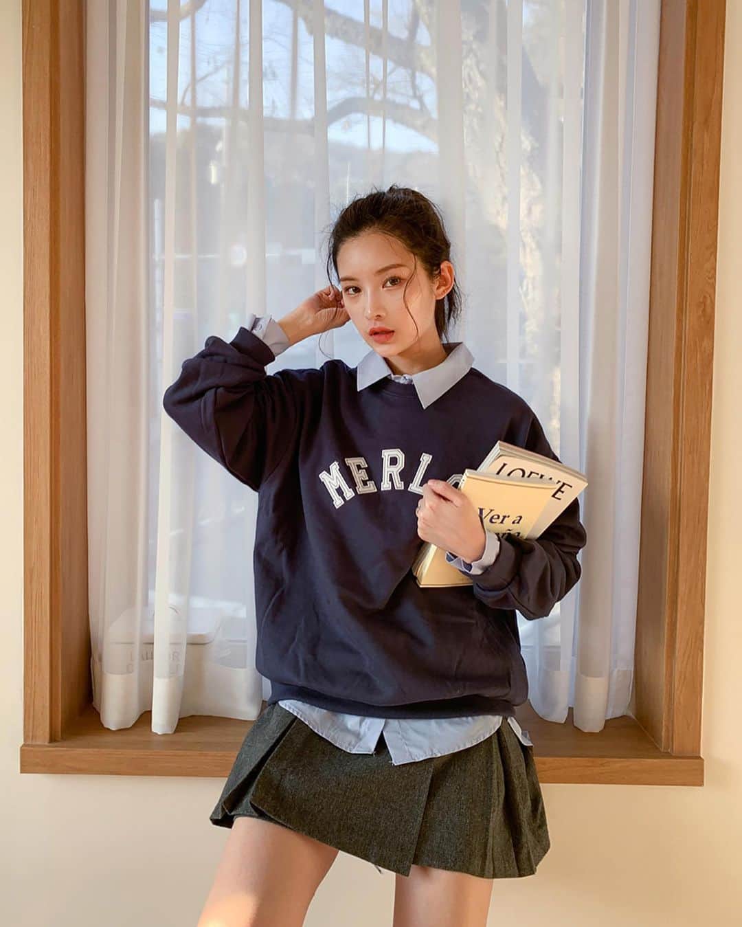 Chuuさんのインスタグラム写真 - (ChuuInstagram)「🎀츄X셀럽쇼퍼🎀  이번 달부터 스타일멤버에서 셀럽쇼퍼로 활약하게 될 다민님❤️ @jindamiin  러블리 데일리룩 찰떡 같이 코디하여 입어주시는 다민님🤎 이번 코디도 츄멤님들 맘에 쏙 드는 상품들로만 준비하였어요✨ 지금 다민님의 코디 구경하러 놀러오세요!!  #chuu#츄#셀럽쇼퍼#lovely_daily_look_chuu」2月1日 21時39分 - chuu_official