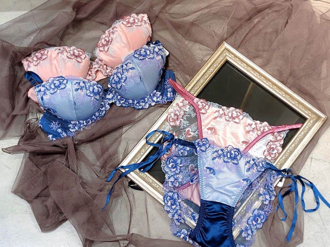 Ravijour札幌4丁目プラザ店のインスタグラム：「#onsale   50％ OFFランジェリー❤ #ダブルフラワーグラマーアップ単品ブラ のご紹介です✨ 詳しくはブログへ✈  #ラヴィジュール #ravijourstaff  #ravijour_official  #ravijoursapporo」