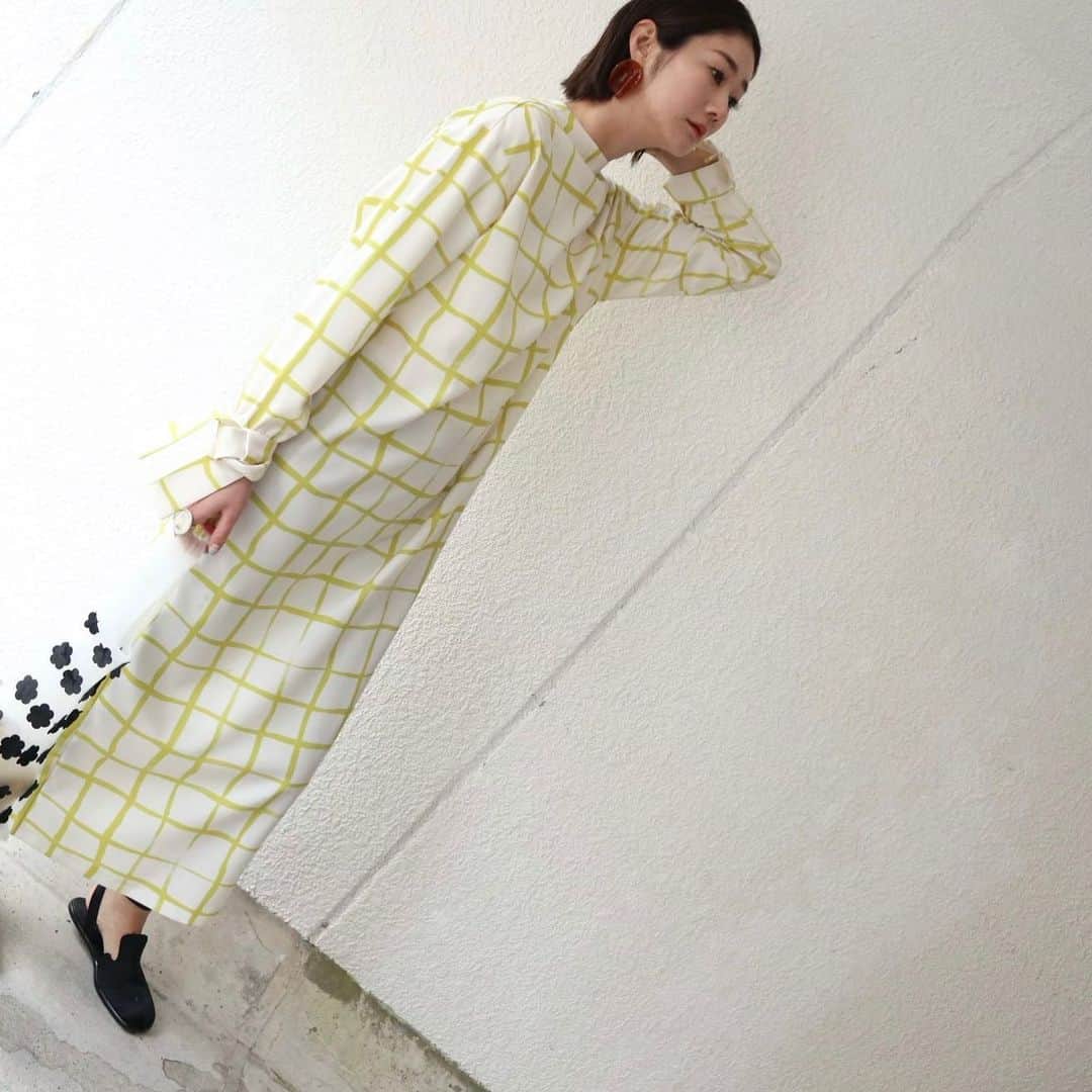 ジュジュのインスタグラム：「全身🗣 . . 暖かくなるまでもう一ふんばり🤍 . #AkariH#accessory#costumeaccessory#fashion#アクセサリー#アクセ#大振りアクセサリー#jewelry#ジュエリー#pierce#earring#ring#bracelet akarih#akarihchic#アカリ#アカリチック#Akarih#アカリ #2020ss#sscollection#www.akari-h.jp#hrkフク」