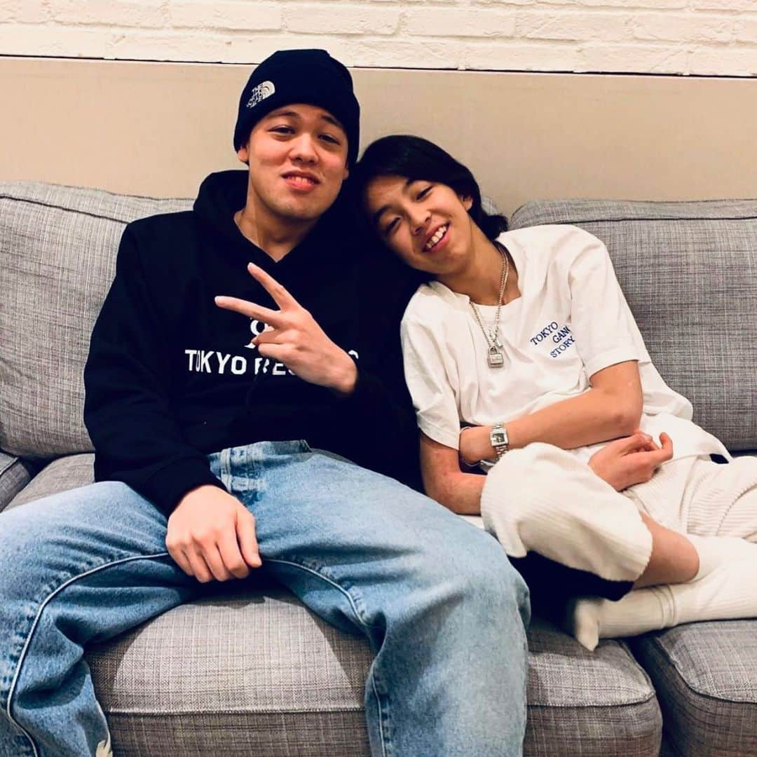 YOSHI（よし）のインスタグラム：「「HITORIBOCHI」out now!!  アジアンboys taking everything!!  Matt Cab MIYACHIとYOSHI🔥🔥🔥」