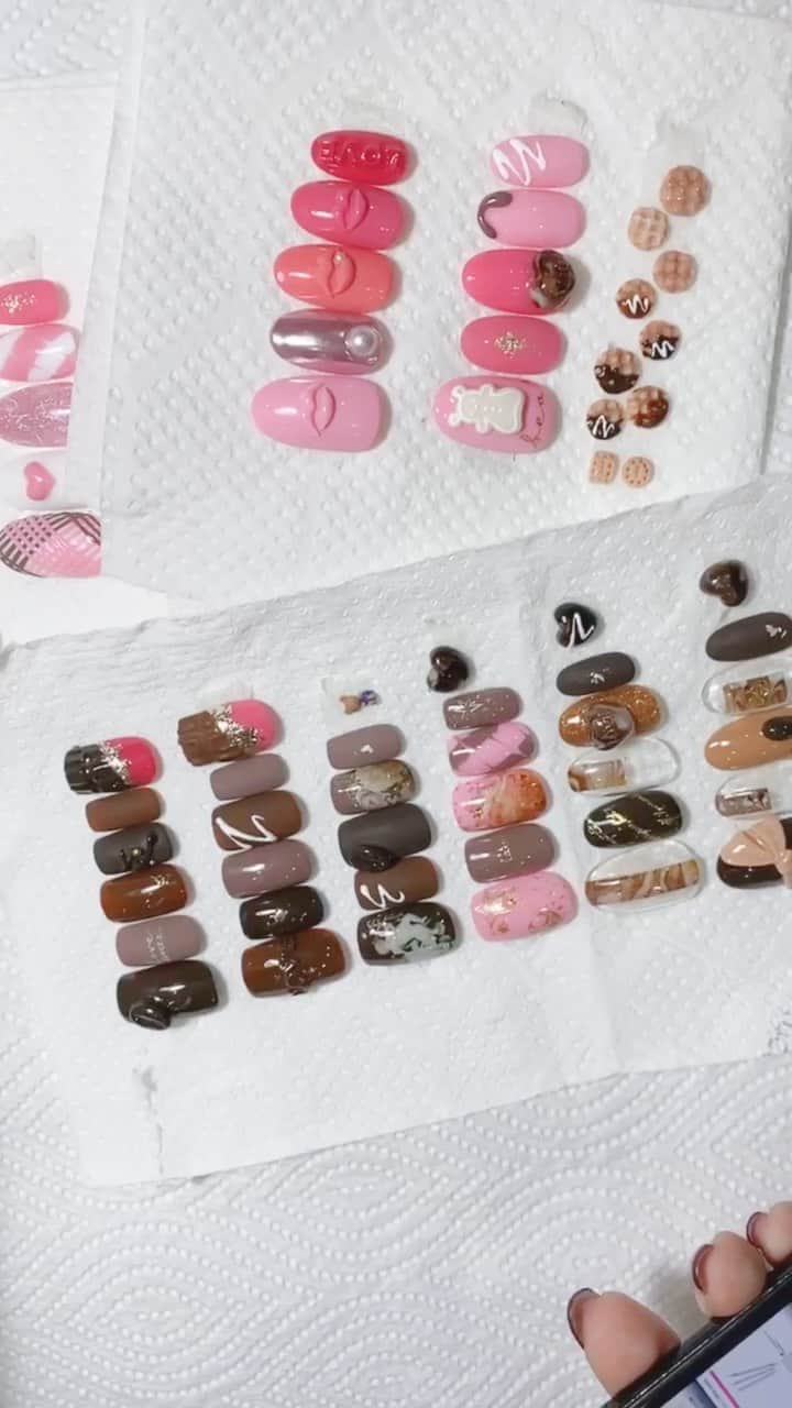 なかやまちえこのインスタグラム：「ジェルオフから。⠀ remove gel.⠀ ⠀  PREGEL・Betty gel・きまぐれキャット・PREANFA・PREXY商品は、⠀ ネイリストの方は↓ ⠀ プリモール @nail_premall ⠀ http://gelnailshop.com/ ⠀ ⠀ キャンディポケット @candypocket_official ⠀ http://www.beautysupport.jp/sm/script_main/shoptop.php ⠀ ⠀ セルフの方は↓ ⠀ ジョイアート @joyartofficial ⠀ http://joyart.biz/ ⠀ ⠀ にて購入頂けます☺️⠀⠀ ⠀ #nail #nails #nailart #ネイル #美甲 #ネイルアート  #japanesenailart #manucure #japanesenails #manicurist #gelnails #أظافر #네일아트 #미용 #vẽmóng #ngườiđẹp  #เพ้นท์เล็บ #искусствоногтя #artedeuñas #เพ้นท์เล็บเจล #ジェルネイルデザイン #ネイルデザイン #senikuku #nagelkunst #valentinenails #バレンタインネイル #バレンタイン #valentine #ワッフル #waffle @pregelofficial @bettygel_official @kimagure_cat_whim @prexyofficial」