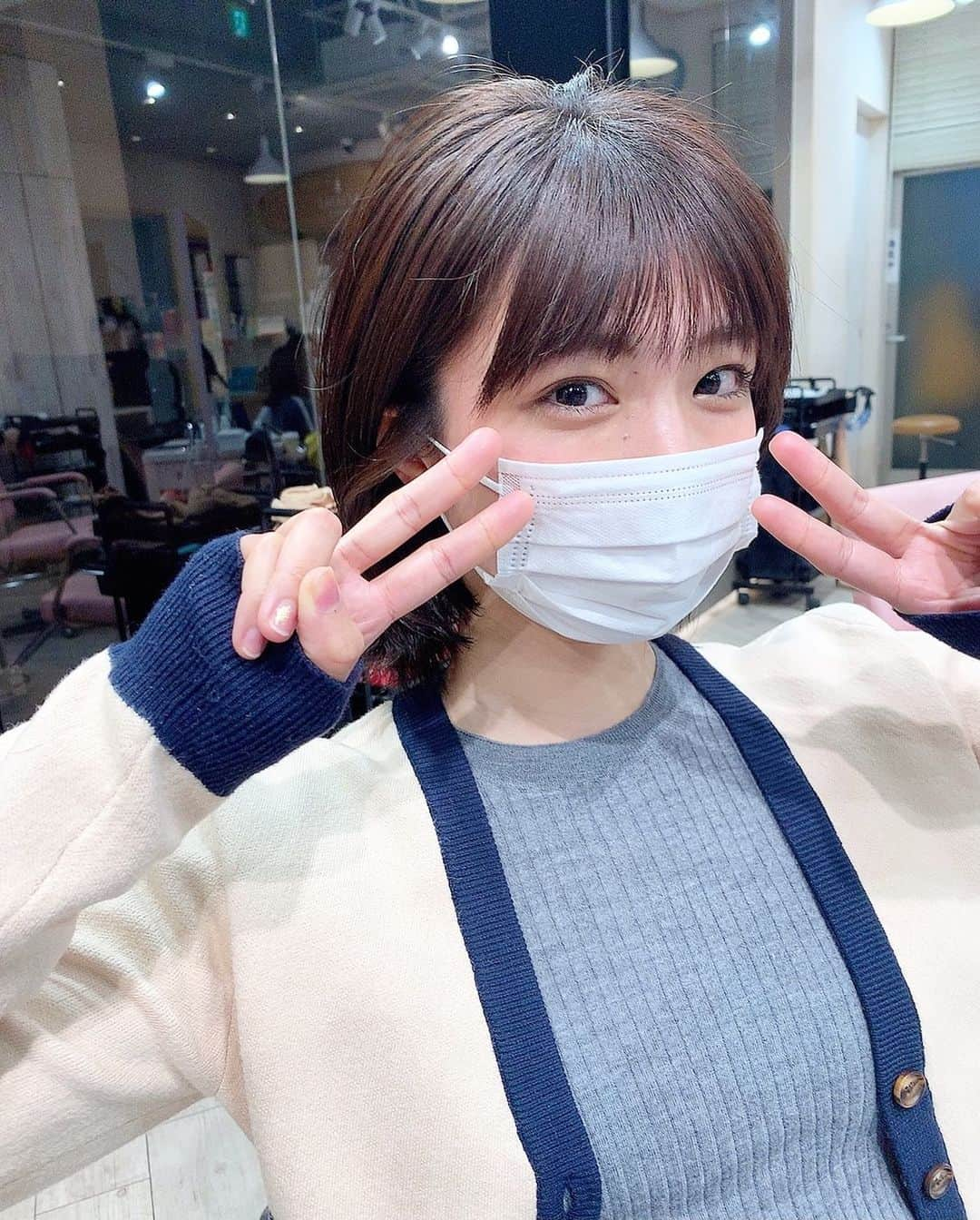 藤木由貴さんのインスタグラム写真 - (藤木由貴Instagram)「✌️ . インナーカラーが流行ってるけど、私はがっつり前髪、顔周りにカラーしたいな〜 って相談したらカラーエクステもありますよ！って聞いて✨ お仕事の都合あるから、タイミング良かったらやってみたいなー って願望をまた膨らませています。 #hair #なう #藤木由貴」2月1日 16時52分 - yuki.grm