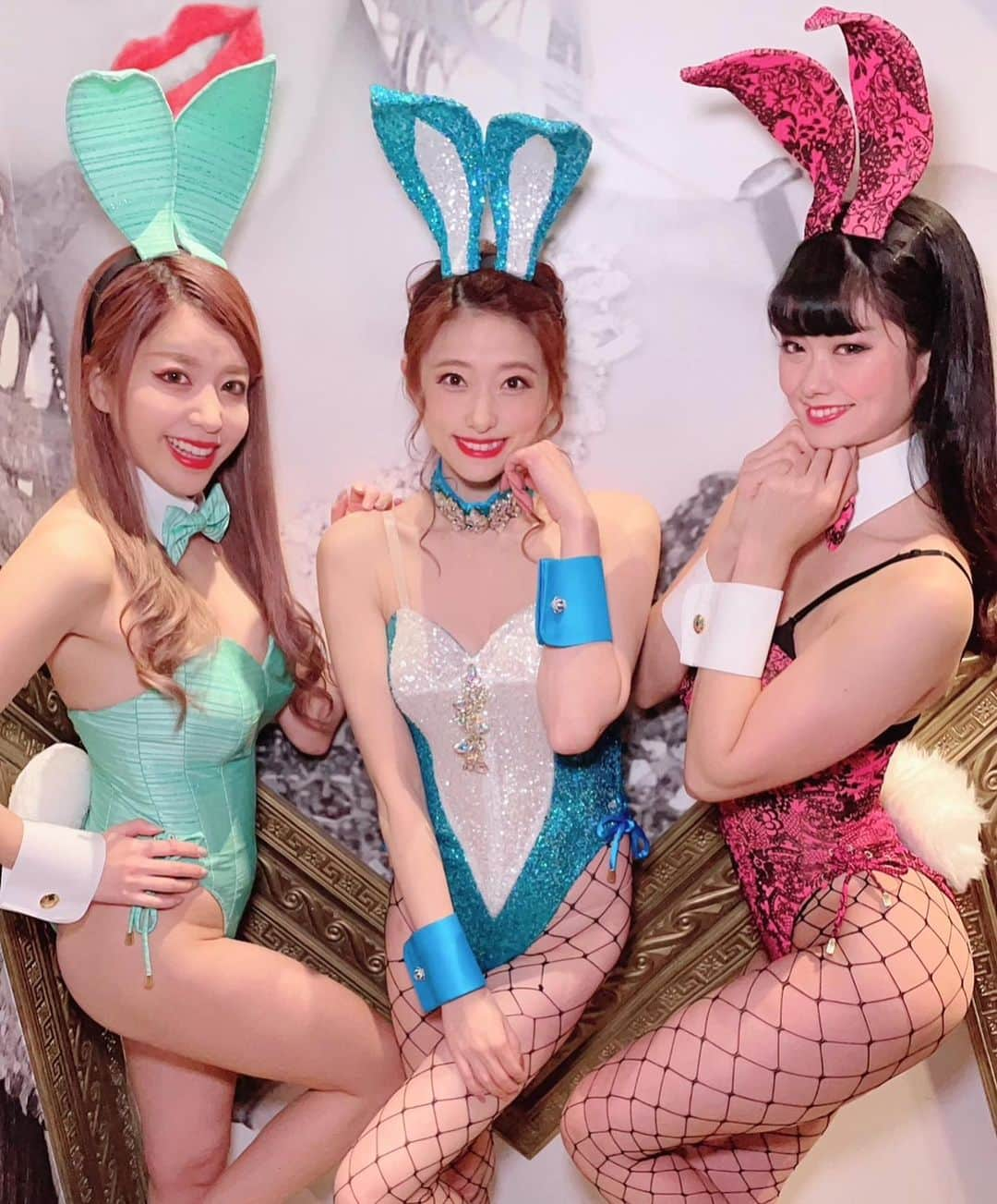 せいなさんのインスタグラム写真 - (せいなInstagram)「🎀🐇Bunny GirL🐇🎀 . . 可愛いくて美しい ちずみさん (@chizumi_partyon ) れーなさん (@reina_partyon ) と😍❤️ . . 女神すぎる先輩との写真恐縮すぎます🙈💜✨嬉しいぃーっ💓 . .  この可愛いバニーガール衣装は #アトリエダーム さん (@atelierdarm )の💓 みんなそれぞれのバニー衣装が可愛いすぎて、店内華やかでした🎶 バニーガールって最強だよね？？？🐰💓 . . 今週は、月、金出演でーす🌼 . . #六本木 #ショーガール #ショータイム　#ダンサー #モデル #東京 #パリオン  #撮影モデル  #被写体モデル  #セクシー #ダンサー  #ポールダンサー #ショータイム  #バーレスク東京  #六本木# #partyon  #tokyo  #dancer  #gogodancer  #poledance #poledancer #sexy #chair #costum #shooting #photo #model」2月1日 17時01分 - seina_k0403