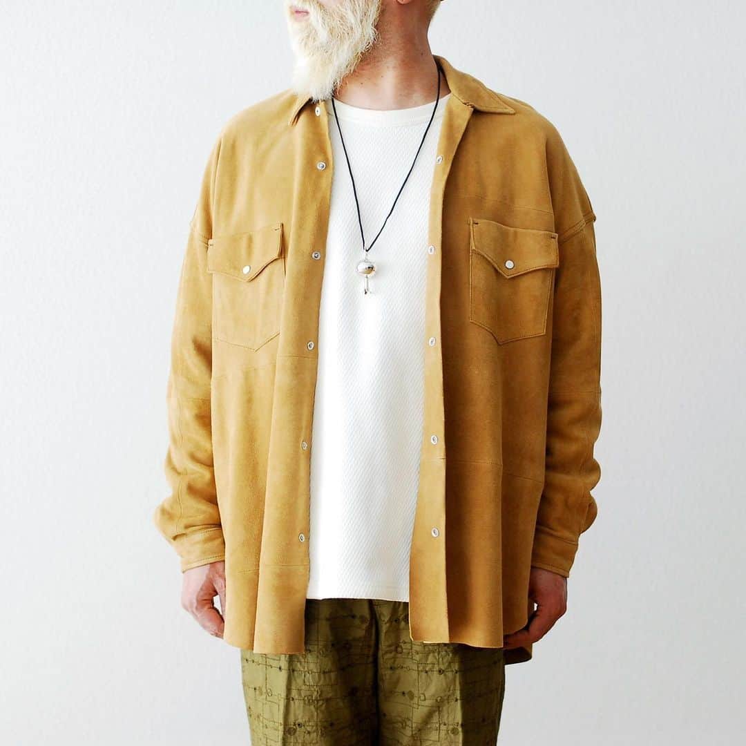 のインスタグラム：「_ WESTOVERALLS / ウエストオーバーオールズ  "SUEDE SHIRT" ¥57,200- _ 〈online store / @digital_mountain〉 https://www.digital-mountain.net/shopdetail/000000010410/ _ 【オンラインストア#DigitalMountain へのご注文】 *24時間注文受付 * 1万円以上ご購入で送料無料 tel：084-973-8204 _ We can send your order overseas. Accepted payment method is by PayPal or credit card only. (AMEX is not accepted)  Ordering procedure details can be found here. >> http://www.digital-mountain.net/smartphone/page9.html _ #WESTOVERALLS #ウエストオーバーオールズ _ 本店：#WonderMountain  blog>> http://wm.digital-mountain.info _ 〒720-0044  広島県福山市笠岡町4-18  JR 「#福山駅」より徒歩10分 #ワンダーマウンテン #japan #hiroshima #福山 #福山市 #尾道 #倉敷 #鞆の浦 近く _ 系列店：@hacbywondermountain _」