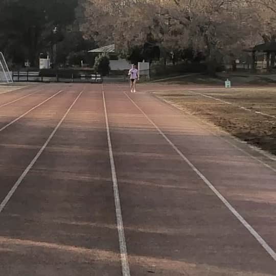 のインスタグラム：「スタスタスタスタスタスタスタスタスタスタスタスタスタスタスタスタスタスタスタスタスタスタスタスタスタスタ。 ご心配おかけしております、足の経過ですが走れば反動は少しはありますが大丈夫そうです🏃‍♀️💡 折れてても打撲と思って1ヶ月で400kmくらいは走ったり走らなかったりしていたので体力はそこまで落ちてないかと、、思います。多分。 折れてからここまでで40日。 今回は回復遅かったな。。 まぁ走ってたからな。。 とりあえず元気です🙋‍♀️！ #japan #marathon #runner #マラソン #マラソン女子 #ランニング #ランニング女子 #brooks #hyperionelite2」