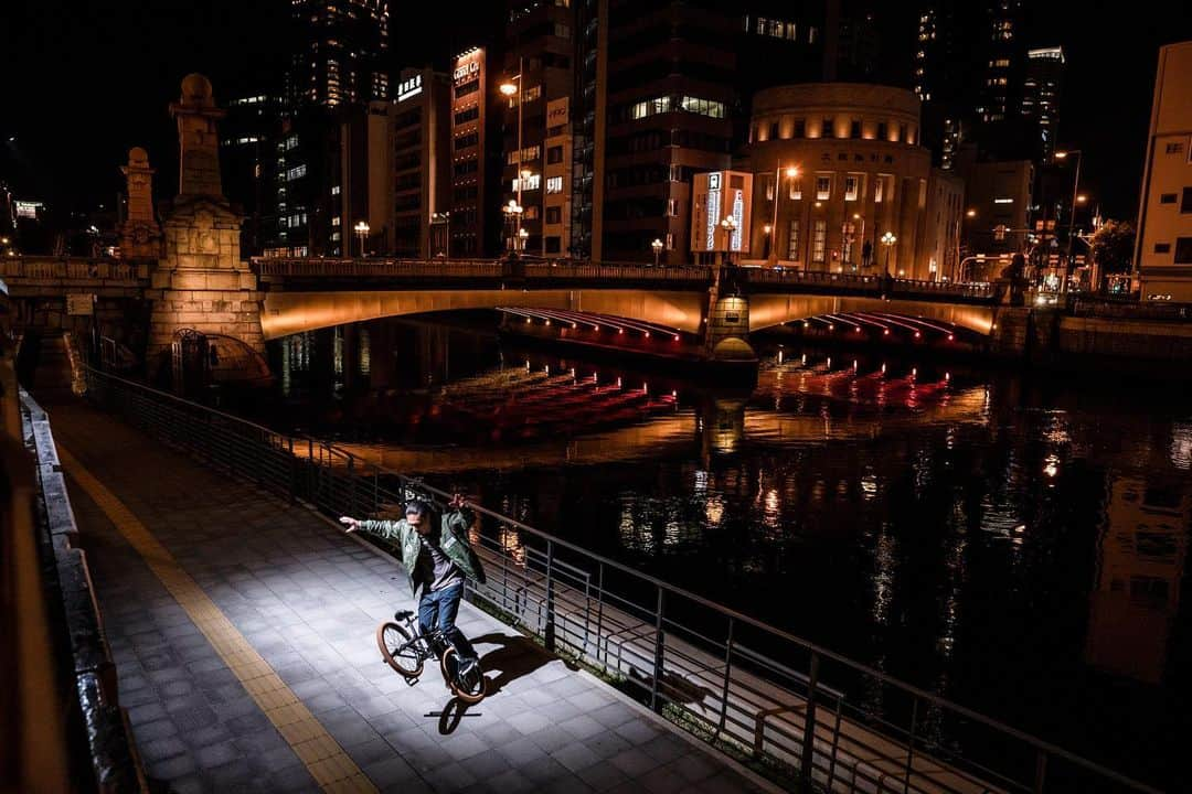 宇野陽介さんのインスタグラム写真 - (宇野陽介Instagram)「🅾️city photo by @tetsu24_rd  #aresbikes #bmx #flatland #freestylebmx #ug #madbunny #dvsshoes #fusioninc」2月1日 17時20分 - yorkuno