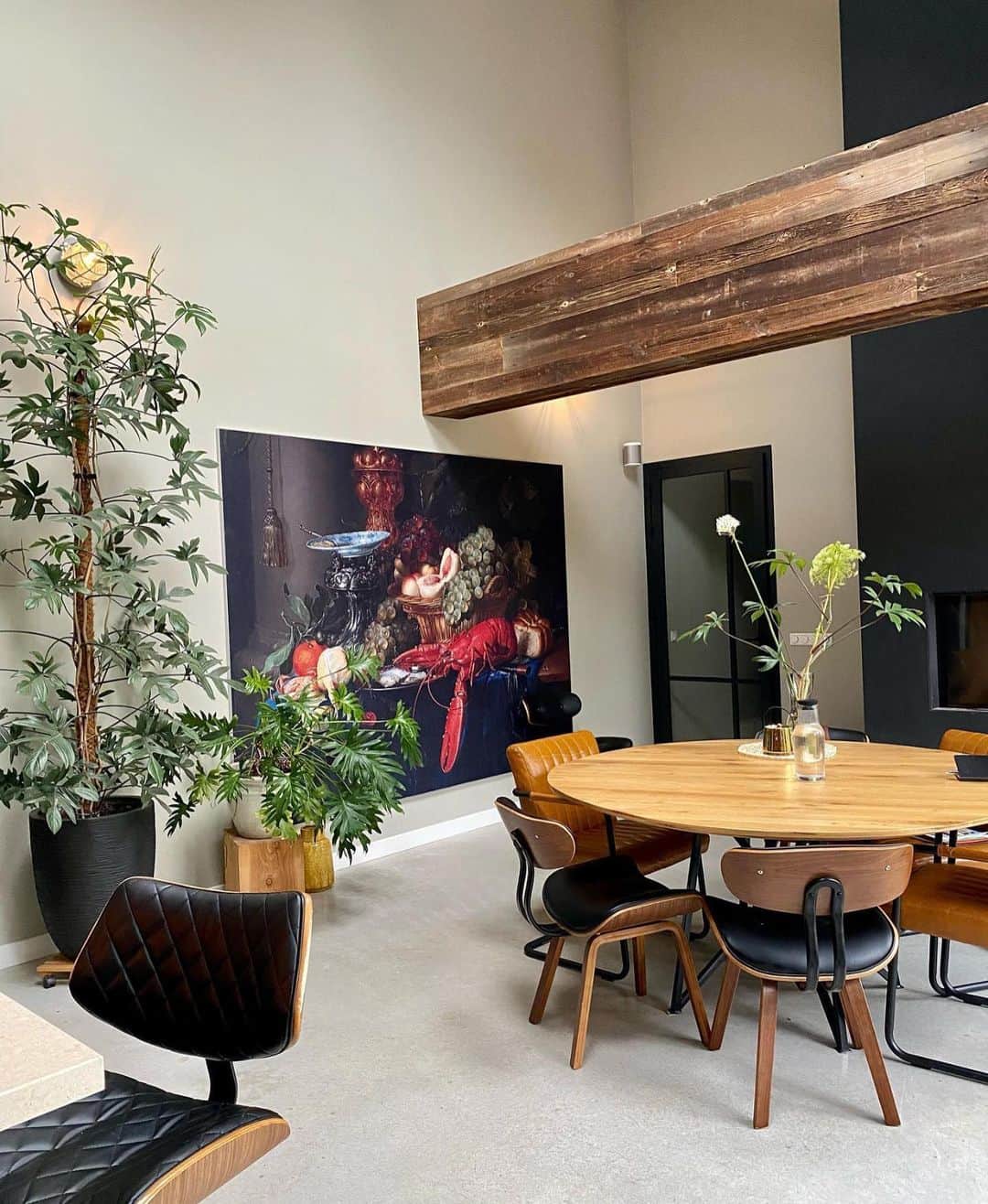 My Interiorのインスタグラム：「Grand elegant entrance by the home of @landlevenjudith」