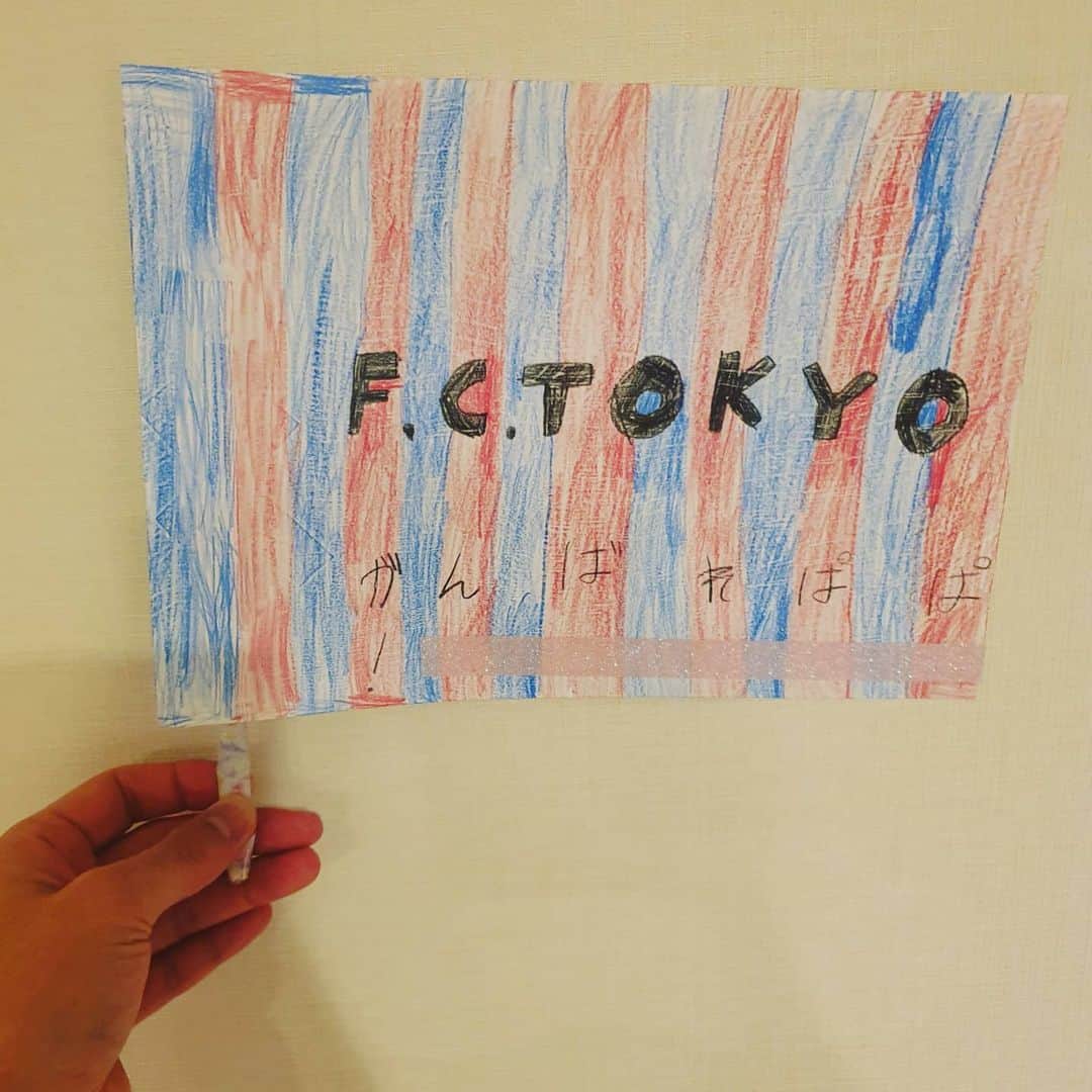 高萩洋次郎さんのインスタグラム写真 - (高萩洋次郎Instagram)「長女の手作りフラッグ🔵🔴  これは頑張れる💪💪💪  ありがとう😍  #fctokyo」2月1日 17時27分 - yojiro_08
