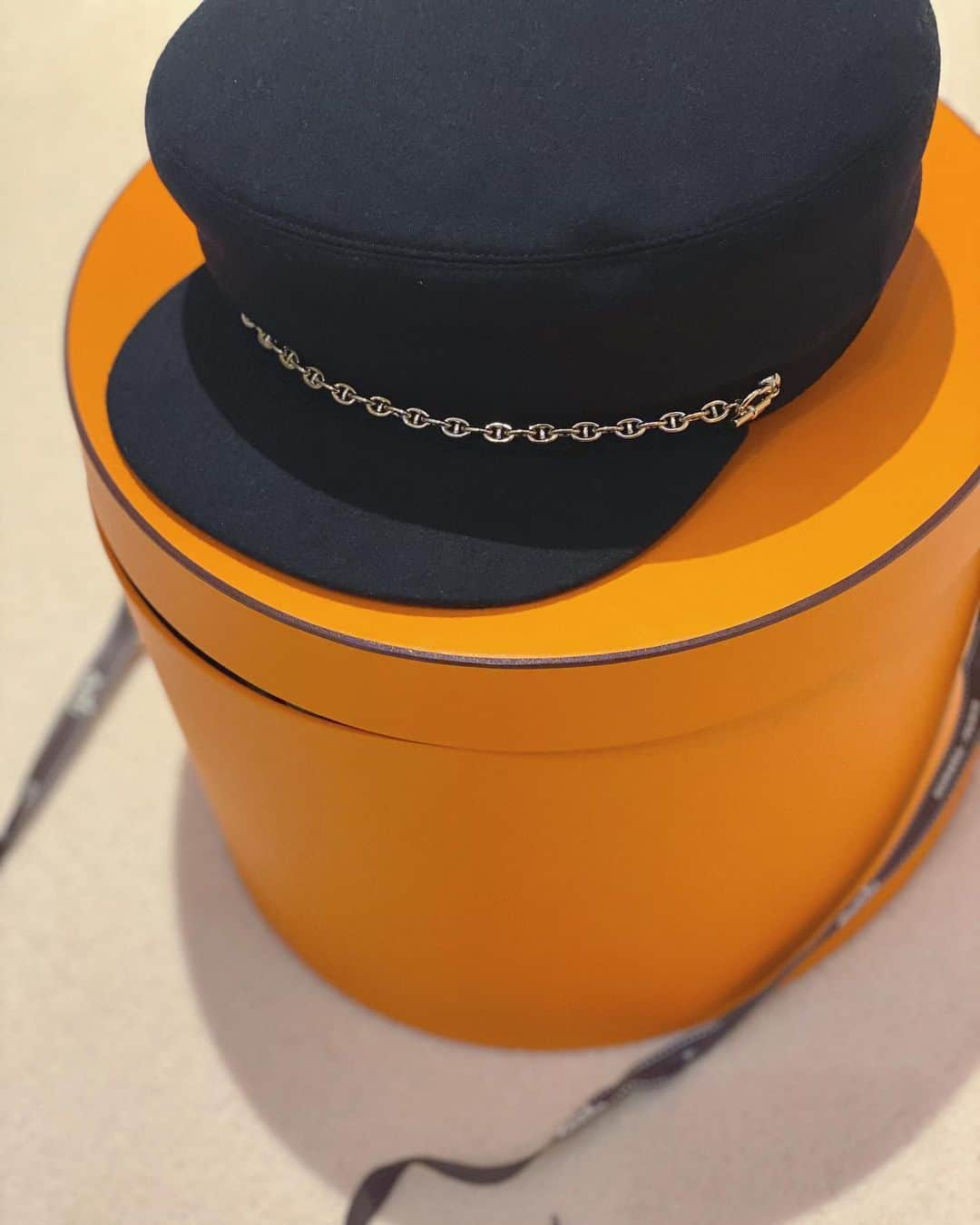 yuiさんのインスタグラム写真 - (yuiInstagram)「. . シェーヌダンクルの帽子♡ . 定番なのに、シェーヌダンクルの物は持ってなくて 帽子でデビューしました👏👏 . . こちらの帽子人気らしいですね(知らなかった😂) . . 帽子好きなので、嬉しいです💯 . . #エルメス#エルメス帽子#hermes#エルメスハット」2月1日 17時40分 - yuiram