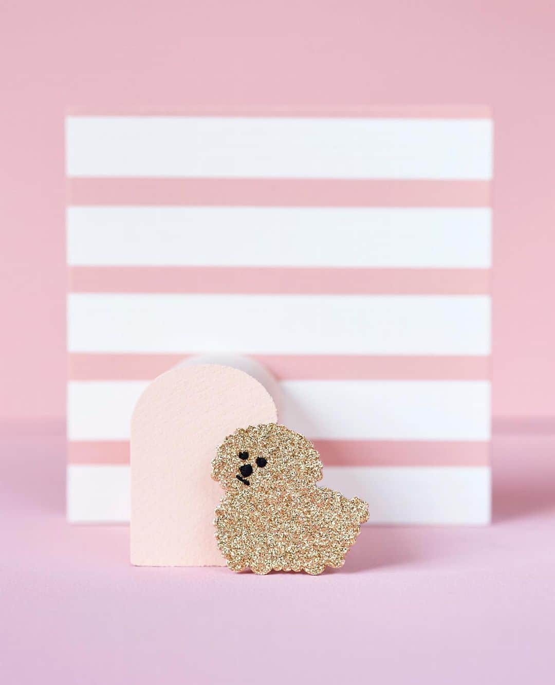 デプチオーのインスタグラム：「Notre jolie broche "Pepette" à paillettes ! ✨⁠⁠ ⁠⁠ #despetitshauts #despetitshautsaddict #despetitsmoments #rosie #lavieenplusjoliedepuis20ans #lavieenplusjolie」