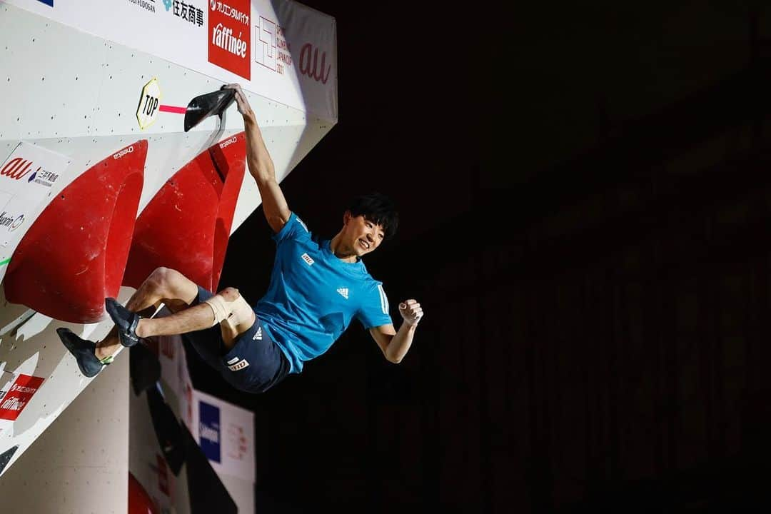 藤井快さんのインスタグラム写真 - (藤井快Instagram)「🤯 I’ve done it!! I was happy to the win at the Bouldering Japan Cup last weekend!! I was able to win the 4th times.  Thank you for cheering me.  Congratulations to @tomoa_narasaki and @ogata.yoshiyuki ! Also congrats #AIMORI!  She’s first win at the Bouldering Japan cup!!   BJC四勝目！！やりました！！ プロ転向後、初戦のボルダリングジャパンカップで通算四度目の優勝をすることができました！！ 一昨年、昨年と奮わず、3年ぶりの優勝ができて本当に嬉しく思います。そして、皆さんのメッセージなど支えてくださっている方々のためにも勝てて本当に良かったと思います。 今シーズンもコロナウイルスの影響で今後どうなるか予想も出来ませんが、精一杯頑張ります！  そして、大会関係者の皆様、緊急事態宣言下での開催は想像を絶するほど大変だったと思います。本当にありがとうございました。  心配していただいた左足ですが、診察の結果は左足首の骨挫傷、膝は経過観察になりました。  この診察の結果から、来月のスピードジャパンカップは欠場することに決めました。 なので、皆さまリードジムでお会いしましょう。笑 今週から始めるつもりですので、皆さまガンガン誘ってください🙇🏻‍♂️🙇🏻‍♂️🙇🏻‍♂️  Photo by @tallers_photopress and @shintaozawa   @adidasterrex  @fiveten_official  @alpinawatchesjapan  @au_official  @in_jelly_  @morinagatraininglab  @organicclimbing  @frictionlabs  #adidas #fiveten #alpinawatches #TEAMau #森永製菓トレーニングラボ」2月1日 17時45分 - fujii_kokoro