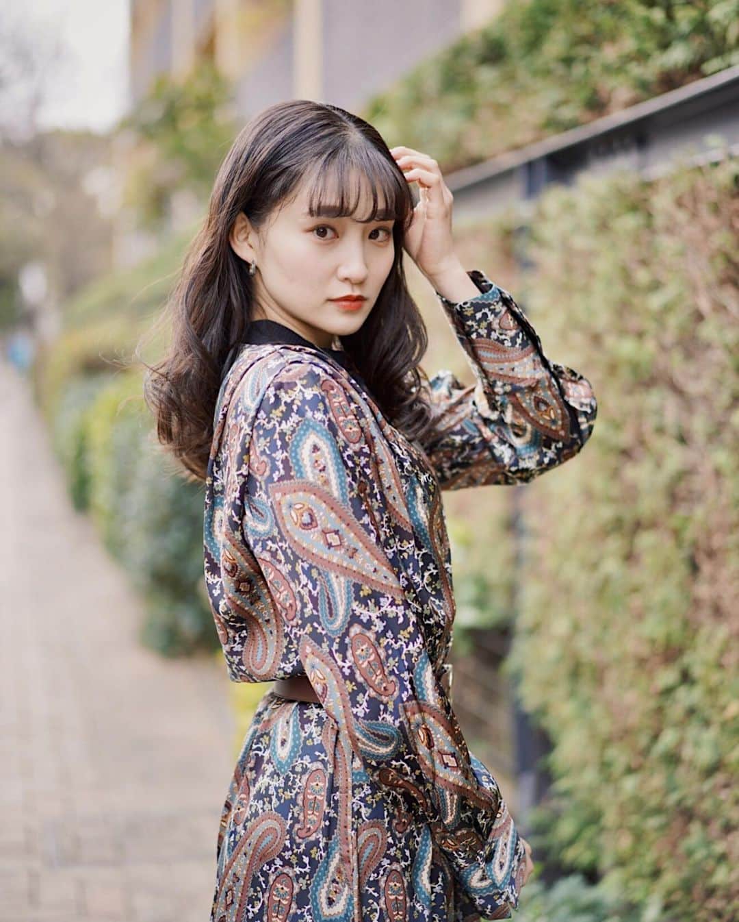 加藤早和子のインスタグラム：「❤︎ ワンピース1枚でお出かけできる日が 恋しい🐩🐾  今日から2月だなんて…早いなあ  . . #時差投稿 #時差 #青山学院大学 #女子大学生 #一眼レフ #ポートレート#ポトレ #被写体 #いいね返し #portrait #as_archive #portraitphotography #as_picture #portrait_mood」