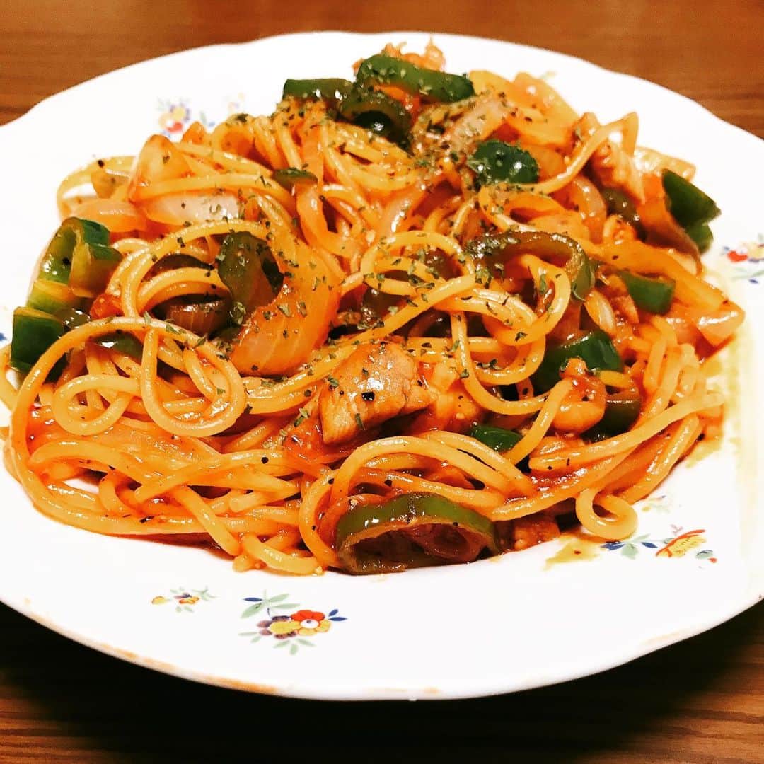 山本寛のインスタグラム：「ナポリタンはもはや定番。 得意料理だしね。 #パスタ#ナポリタン#料理#男の料理」