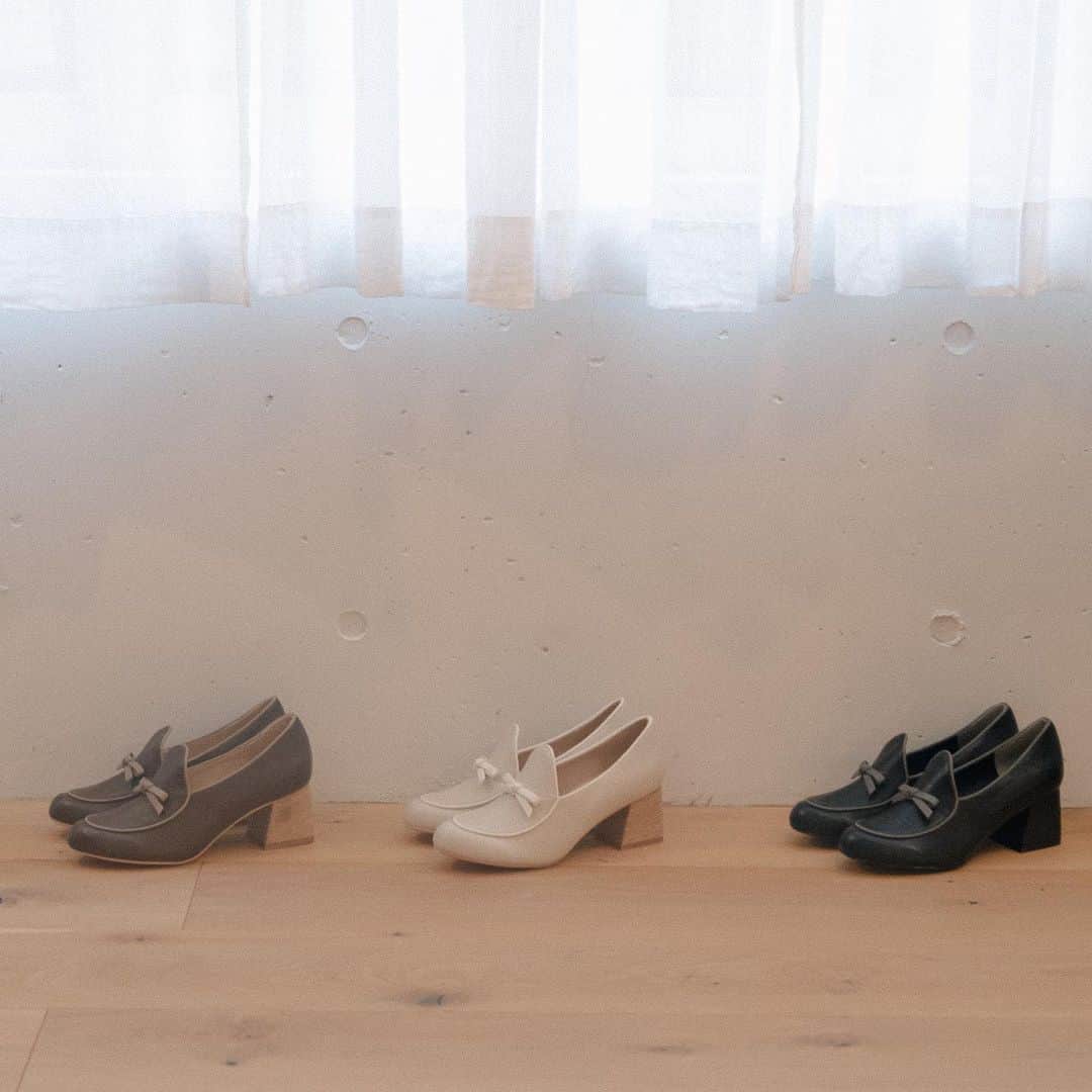 LEBECCA boutique Vintageのインスタグラム：「.﻿ ﻿ ﻿ ﻿ 石畳を行くエコレザーパンプス﻿ ¥14,900(tax in)﻿ ﻿ ﻿ ◯予約会詳細◯﻿ ﻿ ﻿ 🎪ラフォーレ原宿店﻿ 1/30 11:00 〜 2/3 20:00﻿ 📲WEB STORE﻿ 1/30 21:00 〜 2/3 23:59﻿ ﻿ ーーーーーーーーーーーーーーーーー﻿ ﻿ 🎟ご予約特典について🎟﻿ ﻿ 「石畳を行くエコレザーパンプス」をご予約で、﻿ 【10%OFFクーポン】をプレゼント✨﻿ ﻿ ﻿ 🎪ラフォーレ原宿店﻿ ▷予約時にお渡し・お渡し日からご利用可能﻿ ※予約シューズには使用不可﻿ ﻿ 📲WEB STORE﻿ ▷予約会終了後、2〜3日以内に﻿ メルマガにてクーポンコードを配信﻿ ※事前にメルマガ登録をお願い致します﻿ ﻿ ーーーーーーーーーーーーーーーーー﻿ ﻿ ﻿ ﻿ #LEBECCAboutique ﻿ #石畳を行くエコレザーパンプス」