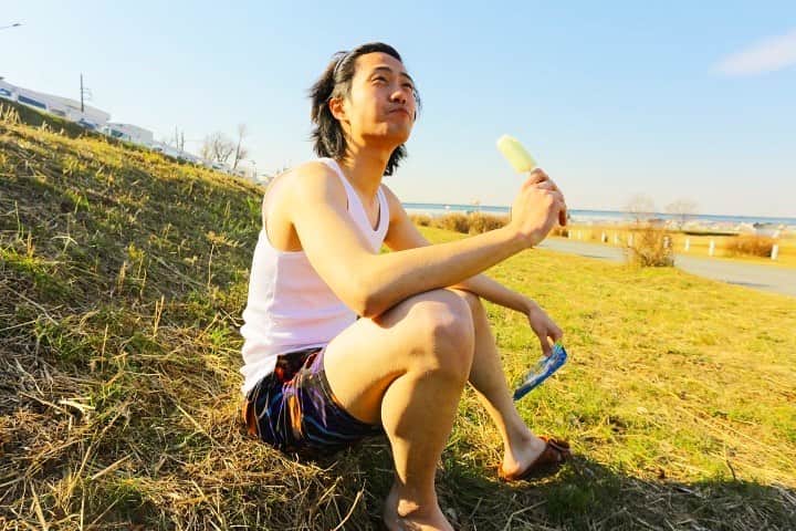 のインスタグラム：「【冬に夏やれ選手権関東予選】 エントリーNo.1 「炎天下で食うガリガリ君いっちゃんうまい」  みなさんの投票お待ちしております☀️  エントリーNo.2 @tatsu_yoshiii_  エントリーNo.3 @terypay119 #0201」