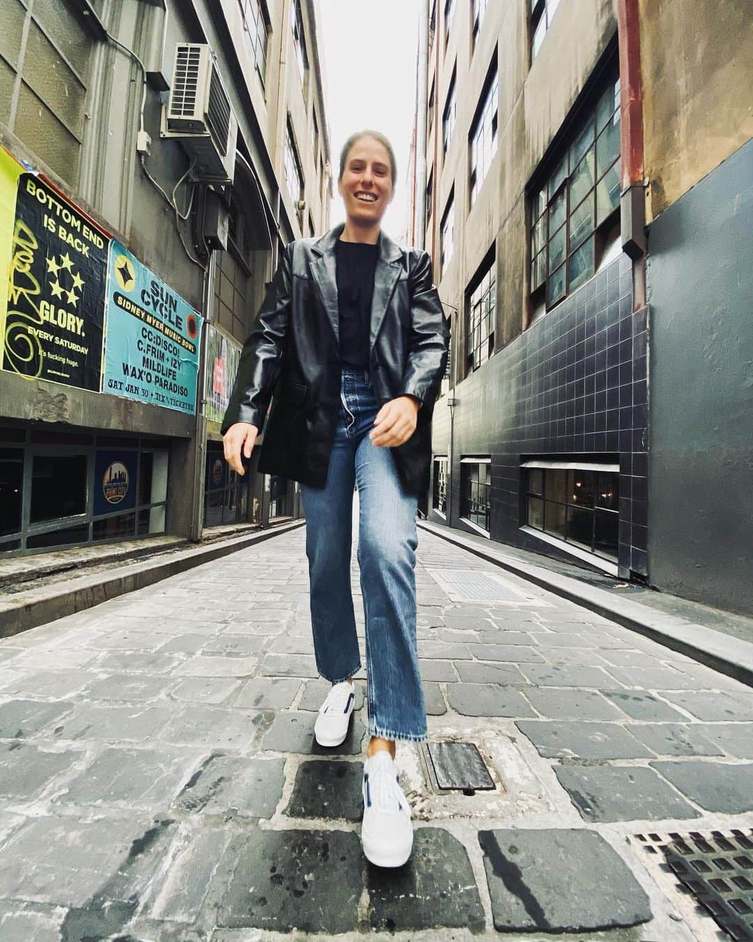 ジョアンナ・コンタのインスタグラム：「Shooting my 90’s album cover around Melbs. 📸📸📸」