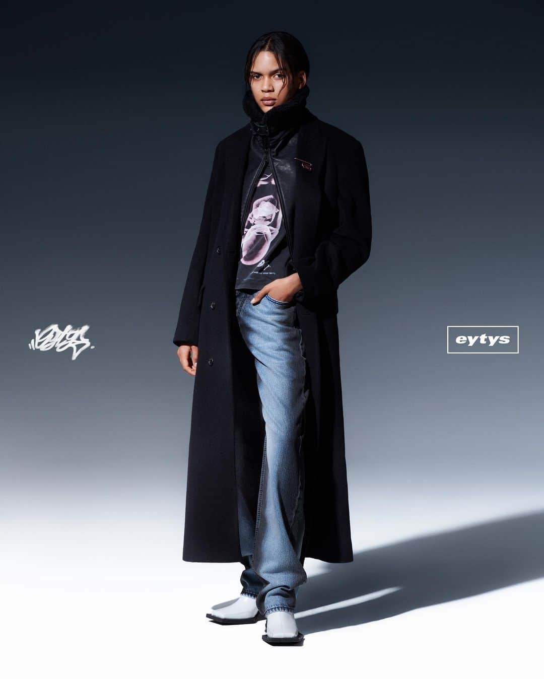 エイティーズのインスタグラム：「EYTYS FALL 2021 PREVIEW Styling @victoriasekrier  Photography @ilya_lipkin View the full collection on @voguerunway」