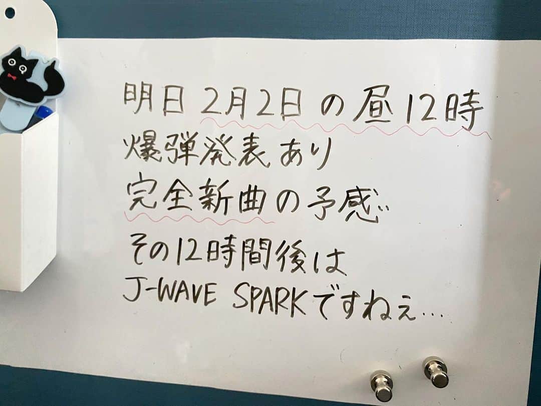 雫さんのインスタグラム写真 - (雫Instagram)「なんだと………！？  明日…12時……… 新曲………………  そしてSPARK……………？？？」2月1日 18時25分 - plkshizuku