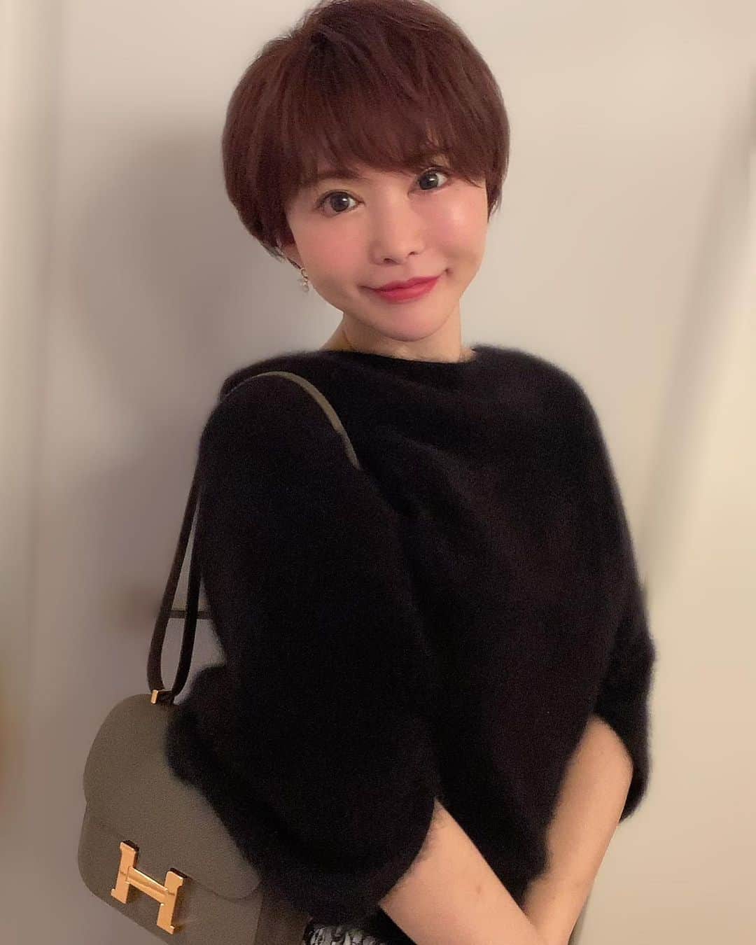 里美ゆりあのインスタグラム：「2月は色々頑張ろう😆💋  皆の2月の目標は〜？😊  #2月 #fight #hermes  #hermesbag  #hermesconstance  #rosegold」