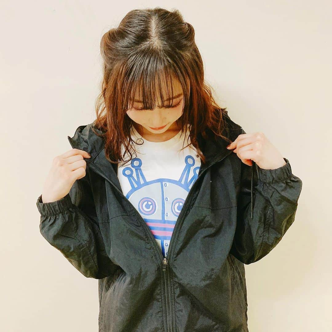 譜久村聖さんのインスタグラム写真 - (譜久村聖Instagram)「#NEWERA ジャージ 中はこんな感じになっております。  #癖強め  #だだんだん #アンパンマンショップ #ジャージ #Tシャツ #morningmusume21 #モーニング娘21 #譜久村聖」2月1日 18時27分 - mizuki_fukumura.official