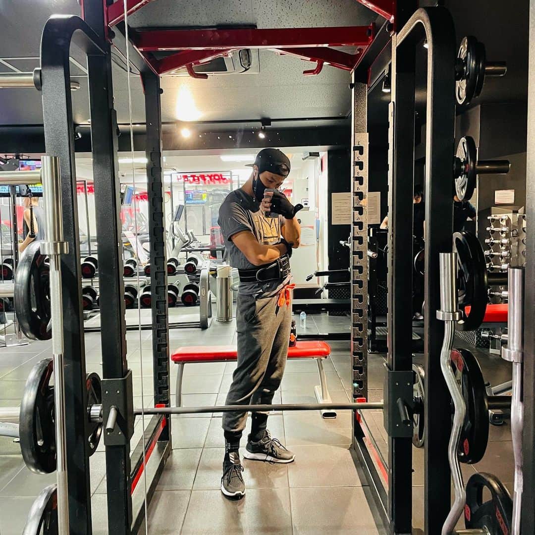 舘野将平さんのインスタグラム写真 - (舘野将平Instagram)「2月も健康に。 身体が資本。 🐘🦛🦏🦍🦭。  #workout #ダイエット #筋トレ #gym #피트니스」2月1日 18時28分 - shohei_tateno_921