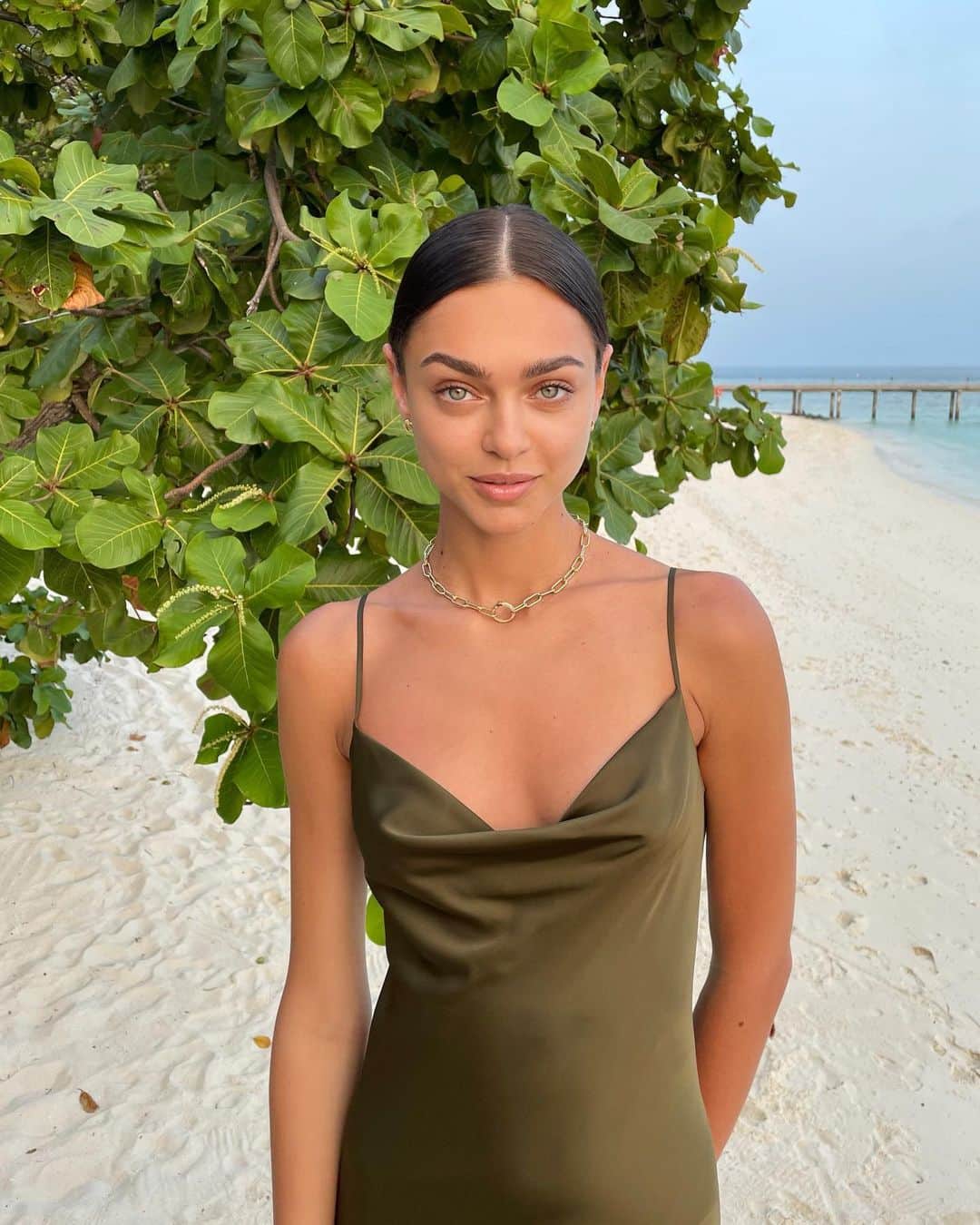 Zhenya Katavaのインスタグラム：「🐍💚」