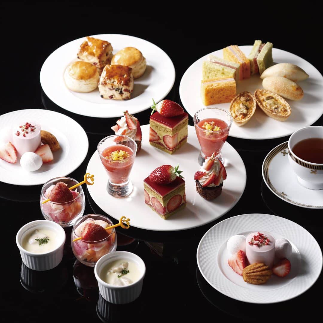 Imperialhotel_jp_帝国ホテル 公式さんのインスタグラム写真 - (Imperialhotel_jp_帝国ホテル 公式Instagram)「～魅惑のStrawberry Time Season1～ 帝国ホテル 東京の「インペリアルラウンジ アクア」では、「Strawberry Afternoon Tea Season1」をご提供中です。使用している旬の苺は、あまい・まるい・おおきい・うまいの頭文字をとった「あまおう」。名前の由来を確かめながら旬の味覚をご堪能ください。  詳細は @imperialhotel_jp_official プロフィールURL（公式HP）より「帝国ホテル 東京」→「レストラン」へ。  #imperialhoteljp #imperialhotel #imperialhoteltokyo #japan #tokyo #hibiya #ginza #travellermade #strawberry #afternoontea #imperialloungeaqua #imperiallounge #amao #帝国ホテル #帝国ホテル東京 #東京 #日比谷 #銀座  #インペリアルラウンジ #インペリアルラウンジアクア #苺 #アフタヌーンティー #あまおう  #帝國飯店 #帝國飯店東京 #日本 #임페리얼호텔 #임페리얼호텔도쿄 #일본 #도쿄」2月1日 18時32分 - imperialhotel_jp_official