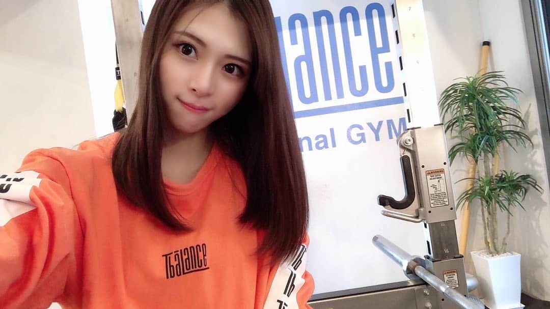 のインスタグラム：「.﻿ ﻿ 2ヶ月ぶり？とかの﻿ トレーニング✨﻿ .﻿ サボりすぎてしんどかった🥲﻿ .﻿ 体重増えも減りもせず﻿ 今日からまたがんばります！﻿ ﻿ ﻿ ﻿ ﻿ ﻿ #gym #training #trainingday ﻿ #筋トレ #筋トレ女子 #腹筋﻿ #diet #beautystagram ﻿ #ダイエット #トレーニング女子」