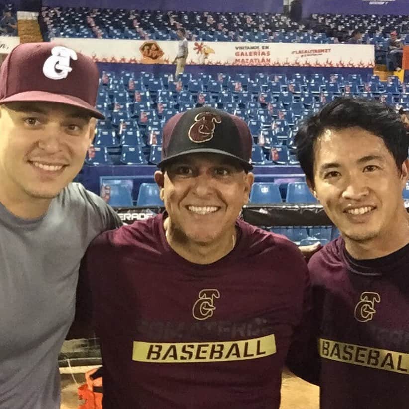 五十嵐亮太のインスタグラム：「2016年にメキシコのウィンターリーグに参加した時のチーム「Tomateros de Culiacan」が優勝！  当時から強いチームではあったけど2連覇は凄い！！ 球場も綺麗でとても良いチームでした。  メキシコのタコスも美味しかった...  Felicidades a los campeones  #tomaterosdeculiacan #winterleague #mexico」