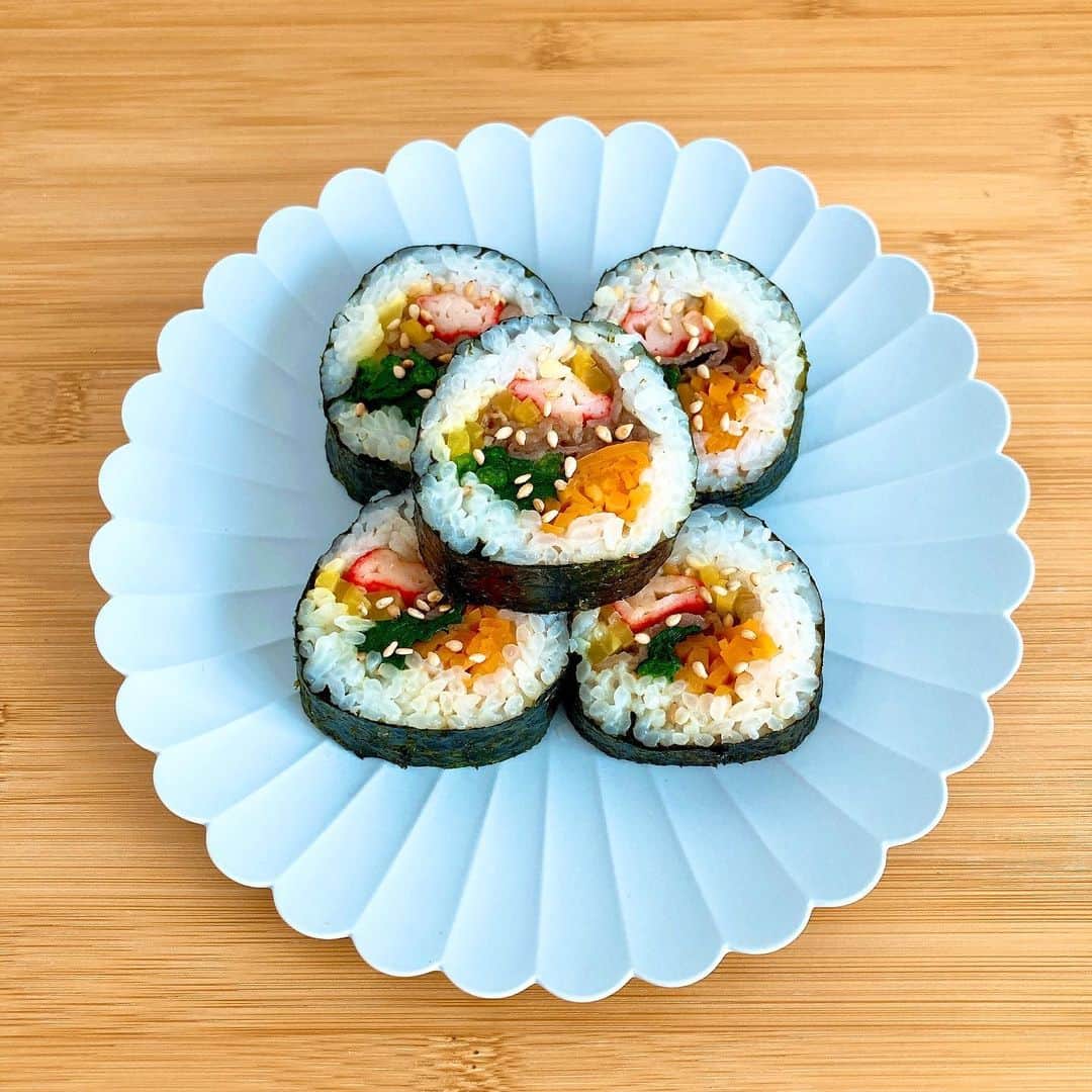 のインスタグラム：「断面萌え♡ 韓国風海苔巻きキンパ作ってみました。  #キンパ #韓国風海苔巻き #モーニングコレクション #モニコレ」