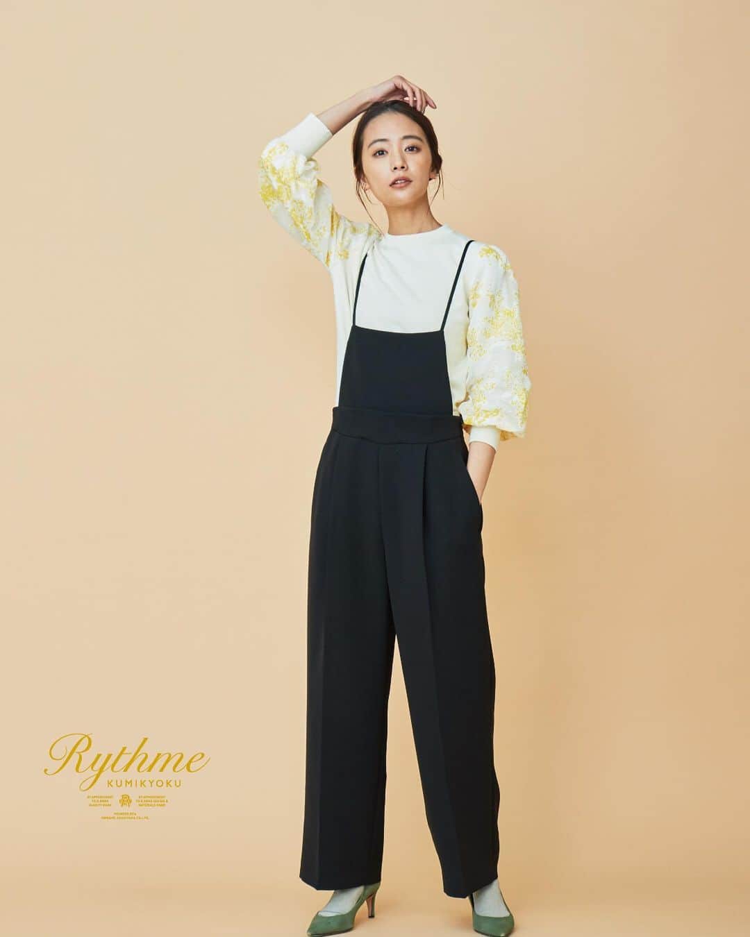 kumikyokuさんのインスタグラム写真 - (kumikyokuInstagram)「Rythme KUMIKYOKUから﻿ 新作コレクション“Flair with bloom”が登場！﻿ @rythmekumikyoku﻿ ﻿ 2月のキーフラワーは、春を告げる花として﻿ ヨーロッパで大人気の『ミモザ』。﻿ ﻿ ミモザや春色ニットのコーデにぴったりな﻿ シンプルなサロペットパンツ。﻿ 肩紐の取り外しが可能で﻿ ワイドクロップドパンツとしても﻿ お使いいただけます♪﻿ ﻿ ﻿ PANTS:［PRWXIS0182］￥18,000＋tax ﻿ ﻿ （1枚目）﻿ KNIT:［KRWXIS0185］￥16,000＋tax﻿ （2枚目）﻿ KNIT:［KRWXIS0186］￥13,000＋tax﻿ ﻿ ﻿ ﻿ #Rythme #KUMIKYOKU﻿ #リトゥムクミキョク #rythmekumikyoku﻿ #2021SS #Flairwithbloom #goodgirlstyle﻿ #ミモザ #Mimosa﻿ #ジェイアール名古屋タカシマヤ5階﻿ #Onward﻿」2月1日 19時05分 - kumikyoku_jp