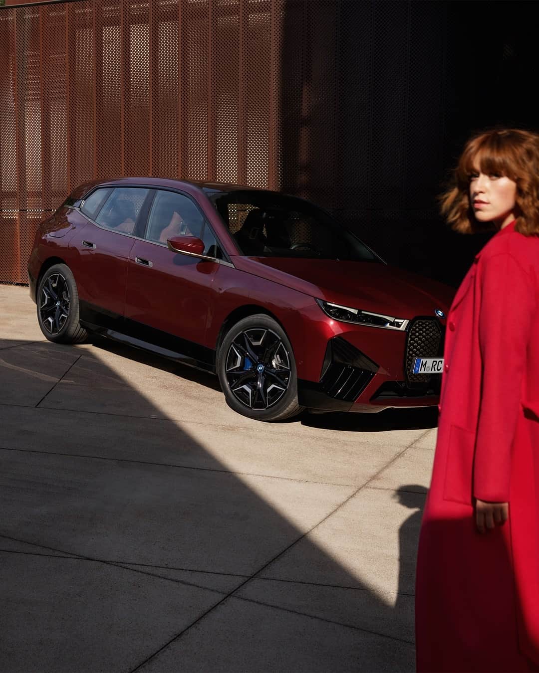 BMWのインスタグラム：「A private space, in public: the first-ever BMW iX was born to redefine the connection between driver and vehicle. #THEiX #BMW #iX #BMWi #BornElectric @bmwi」