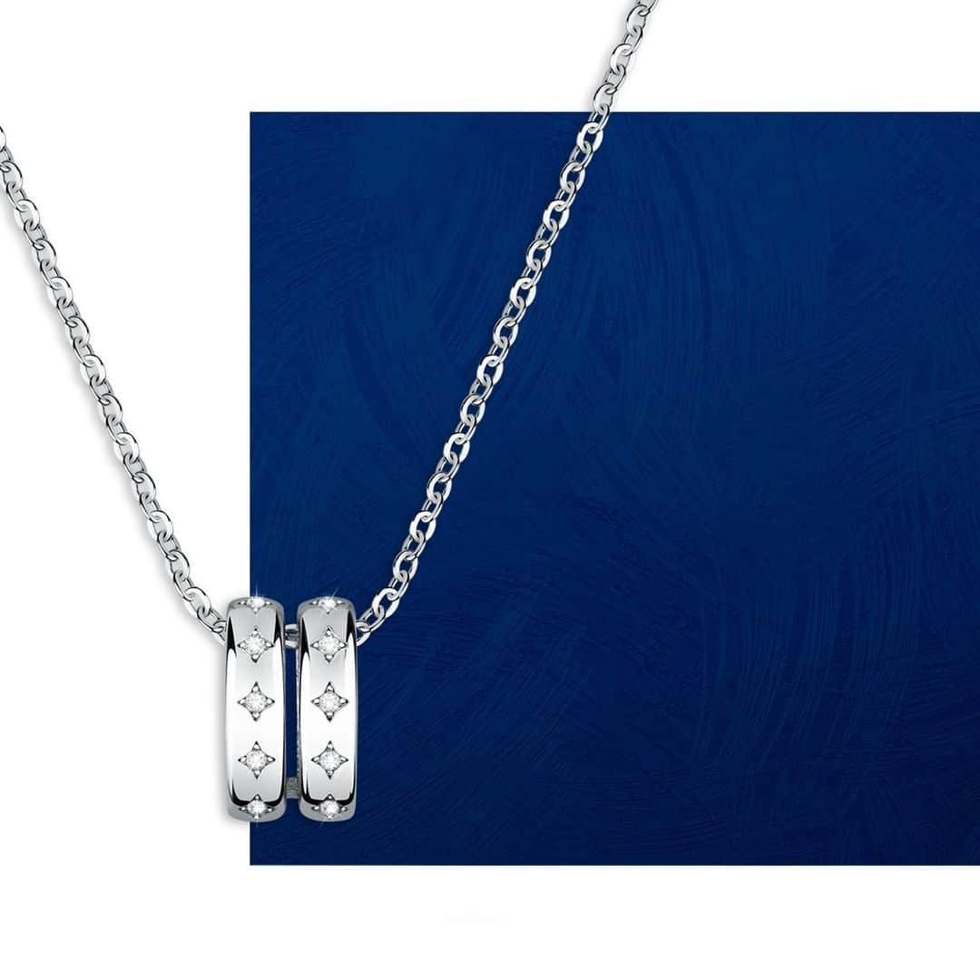 ピアネゴンダのインスタグラム：「Two elements make your Insieme necklace shine brighter: don't be afraid to go a little extra with your jewelry! . . . #GIOIELLIDAVIVERE 💫」