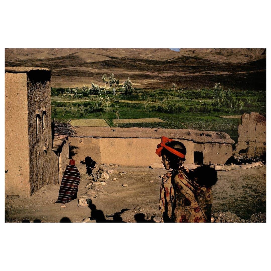 Magnum Photosさんのインスタグラム写真 - (Magnum PhotosInstagram)「Morocco, a new exhibition by Belgian Magnum photographer Harry Gruyaert, focusing on his extensive travels to the North African country, is now on show at the Magnum Gallery in Paris, until 2 April, 2021, and also available online.⁠ .⁠ Gruyaert became fascinated by the power of color after his trips to Paris and New York and realized that colour was his preferred medium on his first trip to Morocco in 1969.⁠ .⁠ During his many visits to the country, Gruyaert developed a highly personal photographic language, revealing the essence of the colors, landscapes and people he saw and met.⁠ .⁠ The exhibition presented at the Magnum Gallery in Paris celebrates this realization and spotlights of one of his most significant and poetic bodies of work, spanning 40 years of the artist’s images. ⁠ .⁠ Find more information about the exhibition at the link in bio.⁠ .⁠ PHOTO: Msemir region. Region of the High Atlas.Morocco. 1976.⁠ .⁠ © #HarryGruyaert/#MagnumPhotos⁠」2月1日 19時01分 - magnumphotos