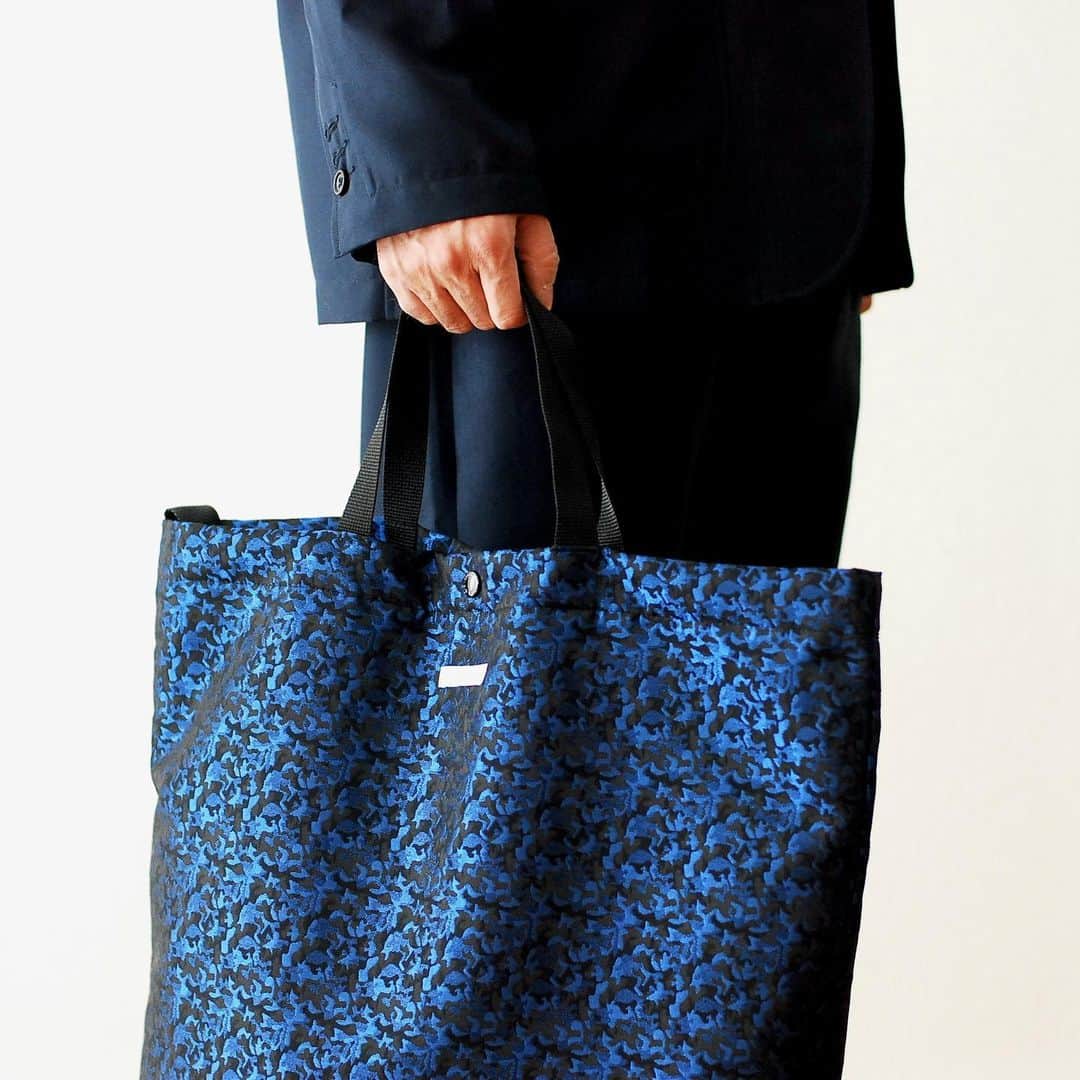 wonder_mountain_irieさんのインスタグラム写真 - (wonder_mountain_irieInstagram)「［#21SS］ Engineered Garments / エンジニアードガーメンツ “Carry All Tote -Shiny PC Jacquard ” ¥18,700- _ 〈online store / @digital_mountain〉 https://www.digital-mountain.net/shopbrand/000000013161/ _ 【オンラインストア#DigitalMountain へのご注文】 *24時間受付 *14時までのご注文で即日発送 *1万円以上ご購入で、送料無料 tel：084-973-8204 _ We can send your order overseas. Accepted payment method is by PayPal or credit card only. (AMEX is not accepted)  Ordering procedure details can be found here. >>http://www.digital-mountain.net/html/page56.html  _ #NEPENTHES #EngineeredGarments #ネペンテス #エンジニアードガーメンツ _ 本店：#WonderMountain  blog>> http://wm.digital-mountain.info _ 〒720-0044  広島県福山市笠岡町4-18  JR 「#福山駅」より徒歩10分 #ワンダーマウンテン #japan #hiroshima #福山 #福山市 #尾道 #倉敷 #鞆の浦 近く _ 系列店：@hacbywondermountain _」2月1日 19時02分 - wonder_mountain_