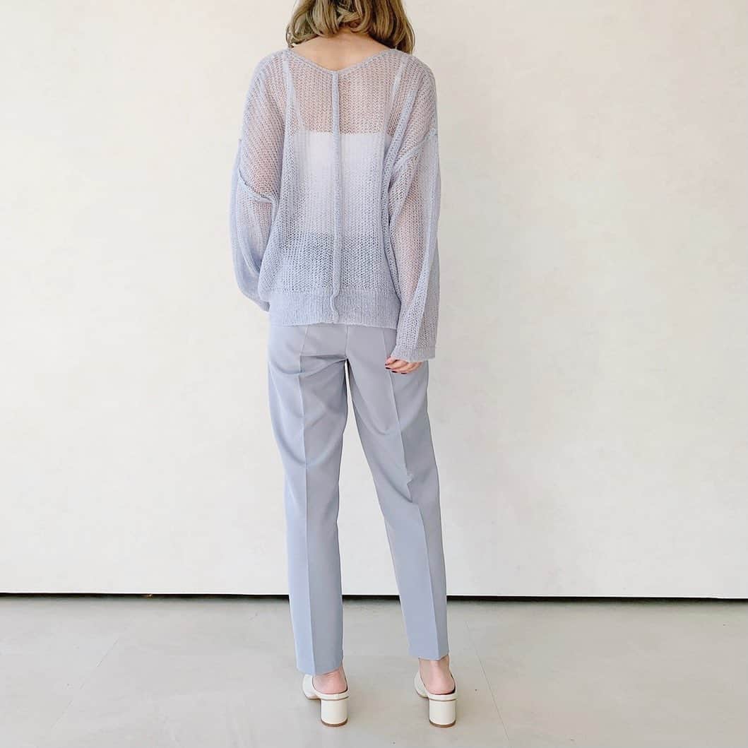 Vannie Officialのインスタグラム：「【センターステッチラインカラースラックスパンツ】¥2,700+tax   《styling》 美シルエットが作れる定番のスラックスパンツ◎ 春らしいパステルカラーに加え定番カラー含む5色展開が嬉しい…♡ シャツやブラウスと合わせて春らしさいっぱいのコーデや、ラフにカットソーと合わせてシンプルキレイめコーデもおすすめ。 ベーシックカラーはお仕事用でも使っていただけます◎   《detail》 ハイウエスト＆センタープレスが入っており脚長効果も抜群♪ ウエスト周りは全てゴムになっており履きやすさも◎ サイズ展開もあるので、様々な身長の方に履いていただける1枚です！   《fabric》 しわ感が出づらい生地感を使用しており、オールシーズン着用可能です◎ ※裏地なし （透け感が気になる方はペチコート、又は色が響きにくいインナーの着用をおすすめしております）  ※詳しいお手入れ方法は商品タグをご参照ください。   #vannie_u#ヴァニーユー #ZOZOでしか買えない⠀⠀   お問い合わせはDMまでご連絡ください☺︎」