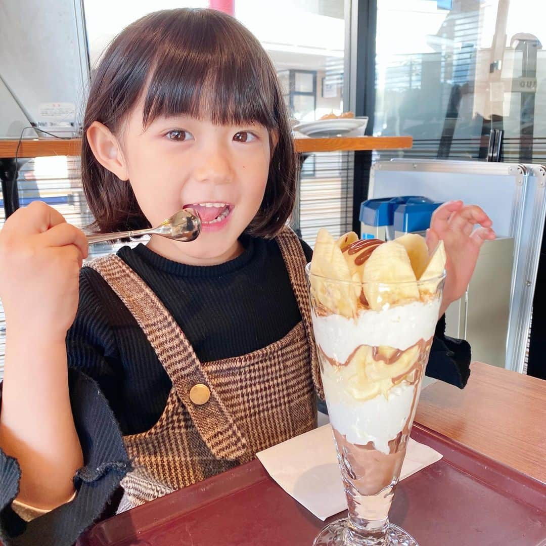 *yoko*さんのインスタグラム写真 - (*yoko*Instagram)「* ◇2021.2.1 ・ ちょうど1年前の心乃。 幼い🙈  今日は学校から身体測定の結果もらって帰ってきたよ。  1学期　115.1cm  19.5kg 2学期　117.0cm  20.6kg 3学期　118.6cm  21.0kg  1年で3cmの成長。 この写真見てると、背はそんな伸びてないのになぜかすごく大人になった気がするなー。 髪が伸びたからからかな。 もうあとちょっとで1年生も終わりかぁ。 早い。。。  あと絵を描くのが大好きで、最近描いてたやつ。 #鬼滅大好き  #7歳#心乃成長記録#絵」2月1日 19時10分 - yococono