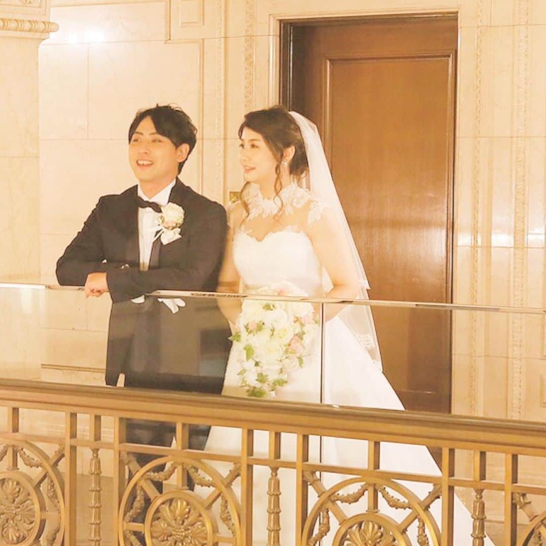 LaReineさんのインスタグラム写真 - (LaReineInstagram)「上品さを極めたい花嫁様へ…👰✨⁠⁠ ⁠⁠ ⁠⁠ ⁠⁠ 「上品な雰囲気を出したい」とお考えの場合、⁠⁠ 襟のあるのウエディングドレスはおすすめです💝⁠⁠ ⁠⁠ ⁠⁠ ⁠⁠ 首を隠すことで、⁠⁠ 伝統的なウエディングドレスの着こなしができます🌹⁠⁠ ⁠⁠ ⁠⁠ -----------------------------⠀﻿⁠⁠ ラレンヌ ドレスデザイナー⠀﻿⁠⁠ 桃世 @momoyom ⁠⁠ ⠀﻿⁠⁠ 姉妹ショップで花嫁マスクを販売中🌷⠀﻿⁠⁠ 詳しくはこちら♡→ @diademe2020 ⁠⁠ ⁠⁠ ⁠⁠ ラレンヌのドレスを着た花嫁さまへ👰⁠⁠ #ラレンヌ のタグをつけて試着レポをお待ちしてます🕊️⁠⁠ ⁠⁠ -----------------------------⁠⁠ ⁠⁠ ⁠⁠ ﻿⁠⁠ #ラレンヌ#結婚式#挙式#レストランウェディング#プレ花嫁#全国のプレ花嫁さんと繋がりたい#重要文化財#ウエディングドレス#ウェディングドレス#ウエディングフォト#ウェディングフォト#前撮り#後撮り#ドレス迷子#ドレス選び#ドレス試着#wedding#ウエディング#ウェディング#結婚式準備#少人数婚#2021冬婚#2021秋婚#2021春婚#2021夏婚#センチュリーコート丸の内#フォトウェディング#家族婚#お色直し」2月1日 19時21分 - dresssalonlareine